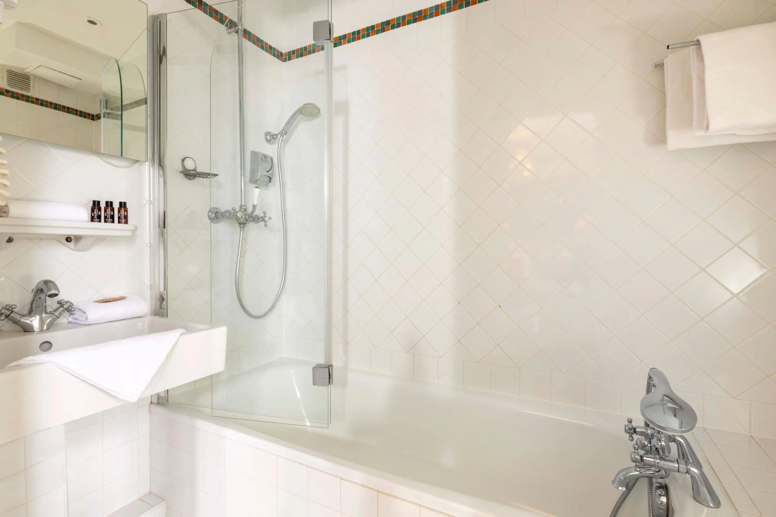 Bathroom in Hôtel Saint Pierre