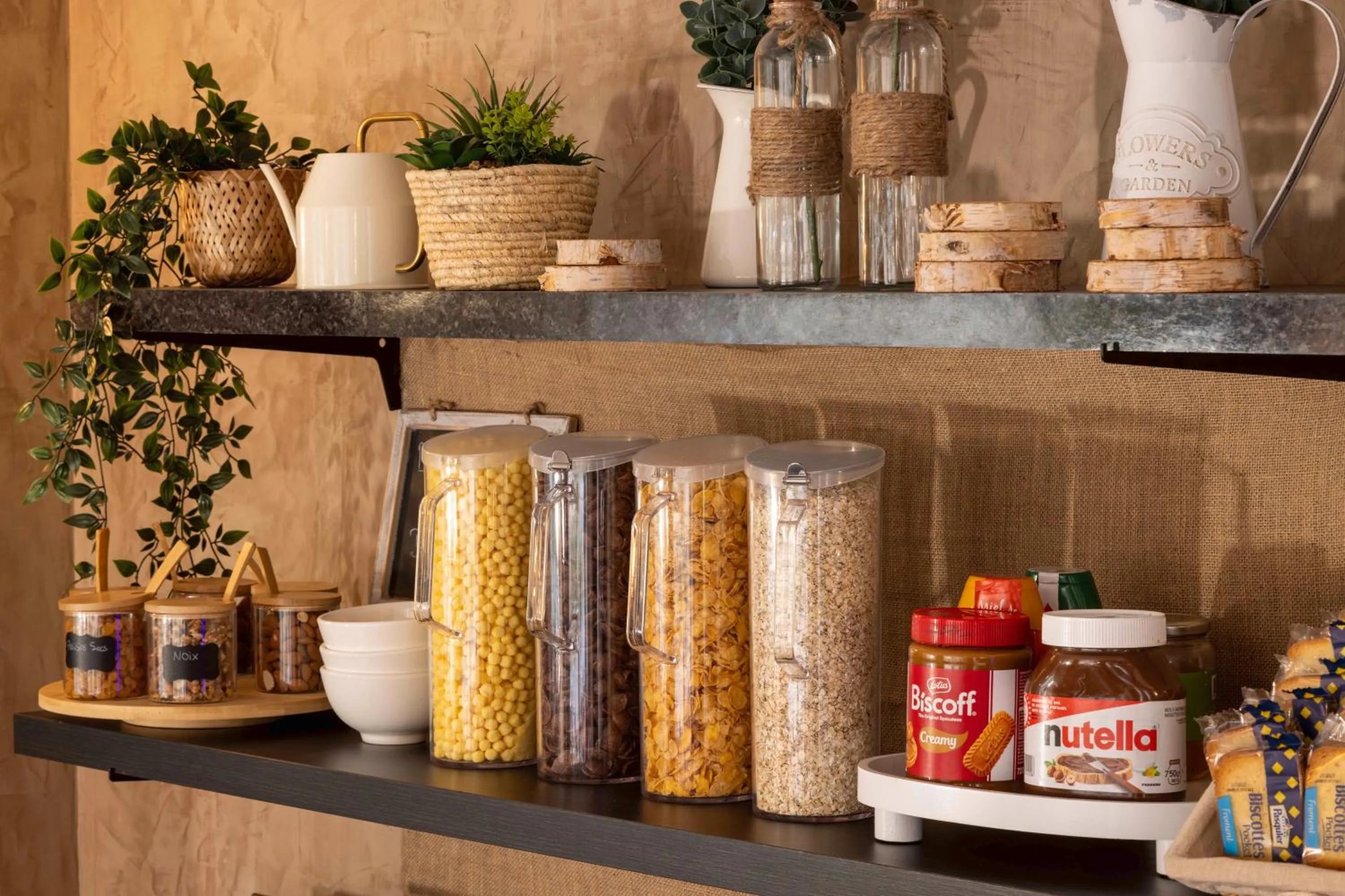 Buffet breakfast in Hôtel Saint Pierre