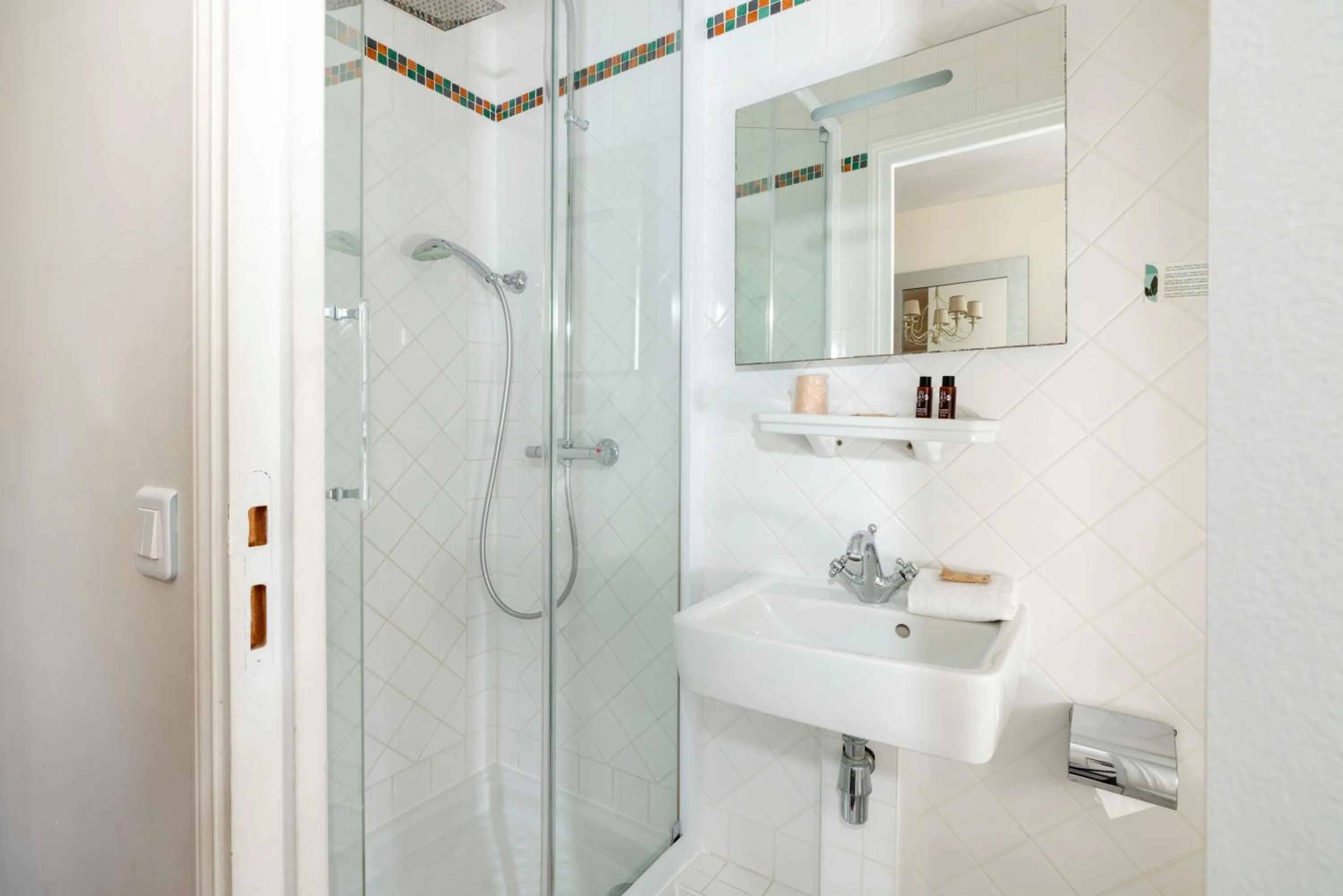 Bathroom in Hôtel Saint Pierre