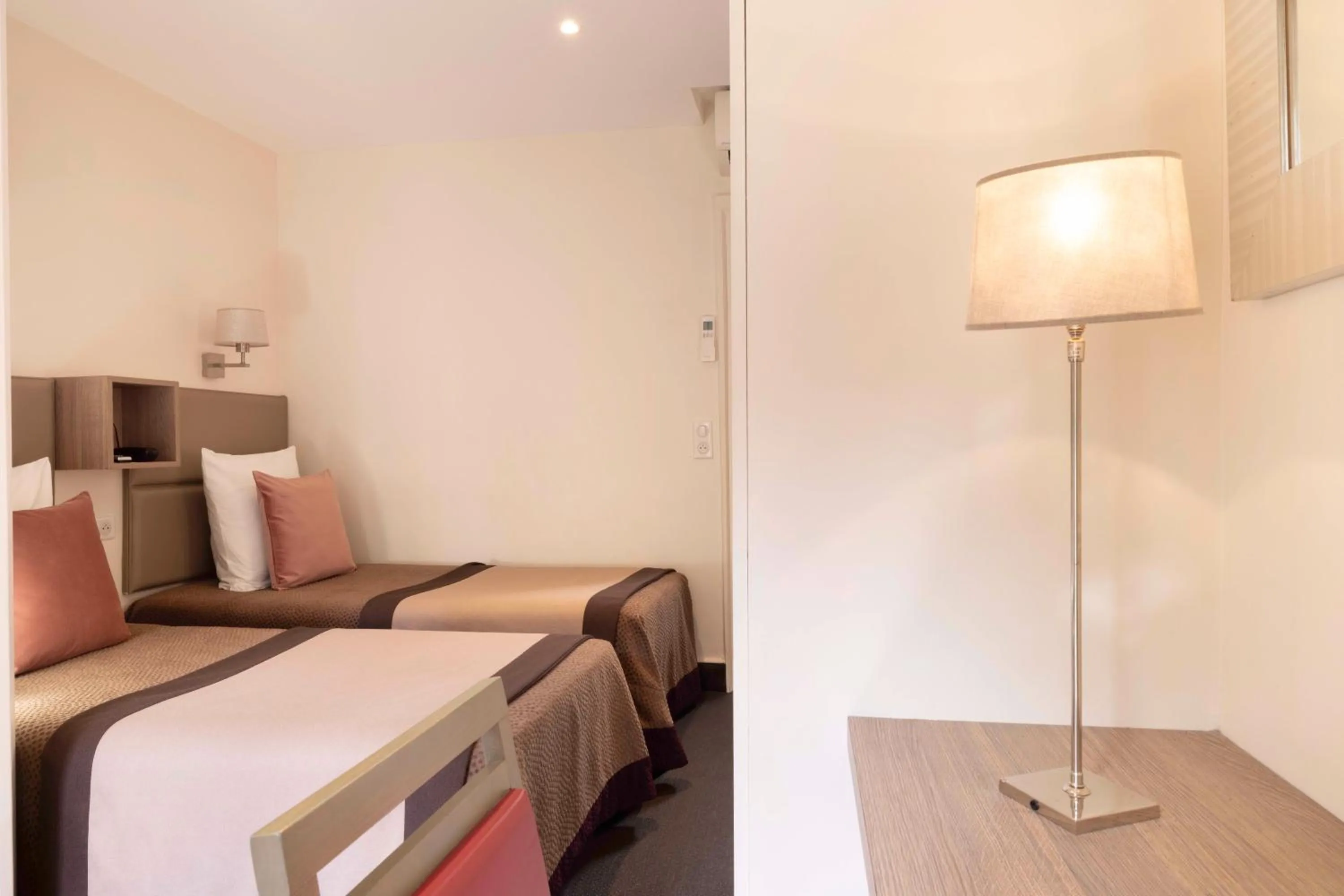 Photo of the whole room, Bed in Hôtel Saint Pierre