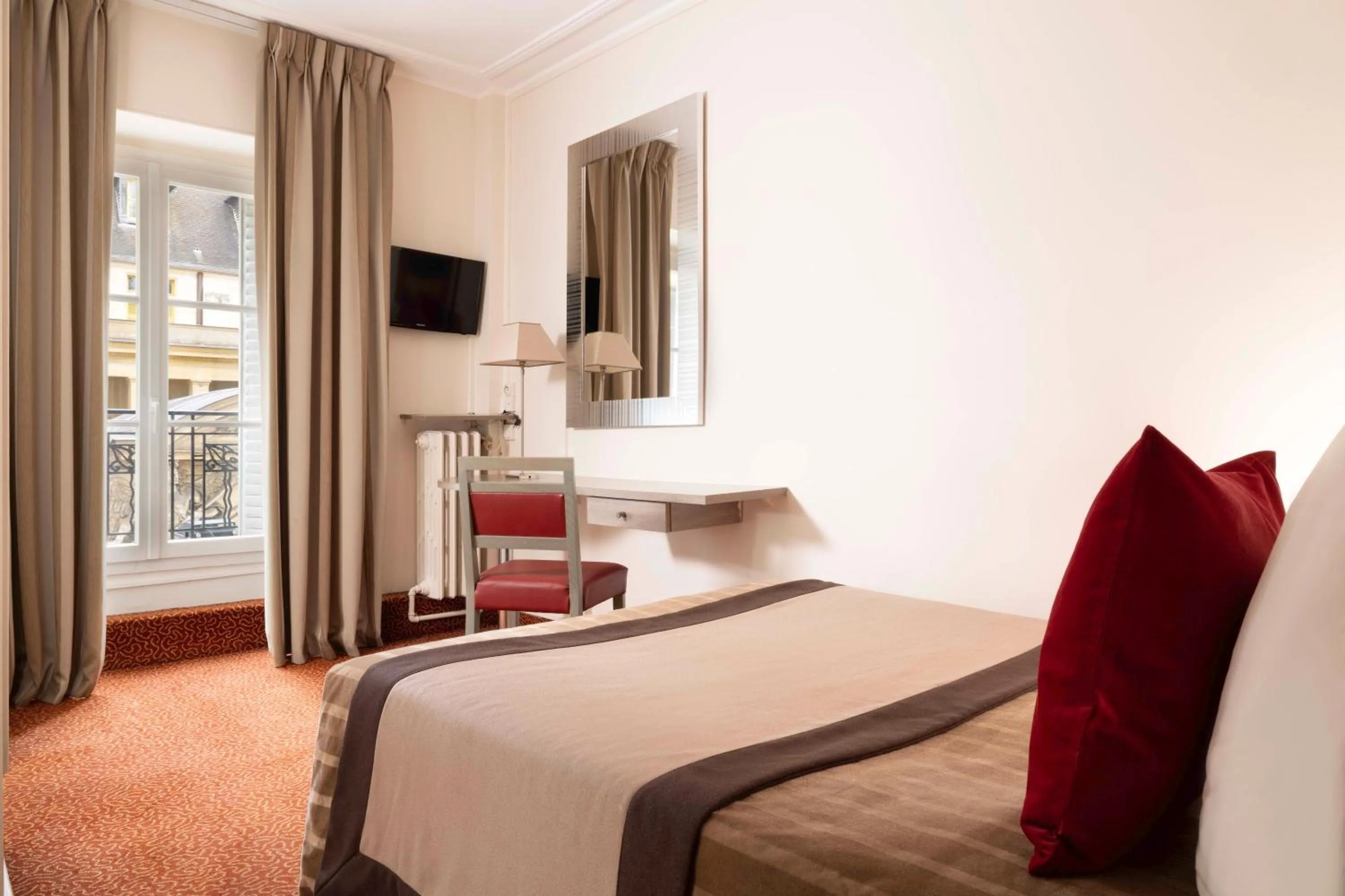 Photo of the whole room, Bed in Hôtel Saint Pierre