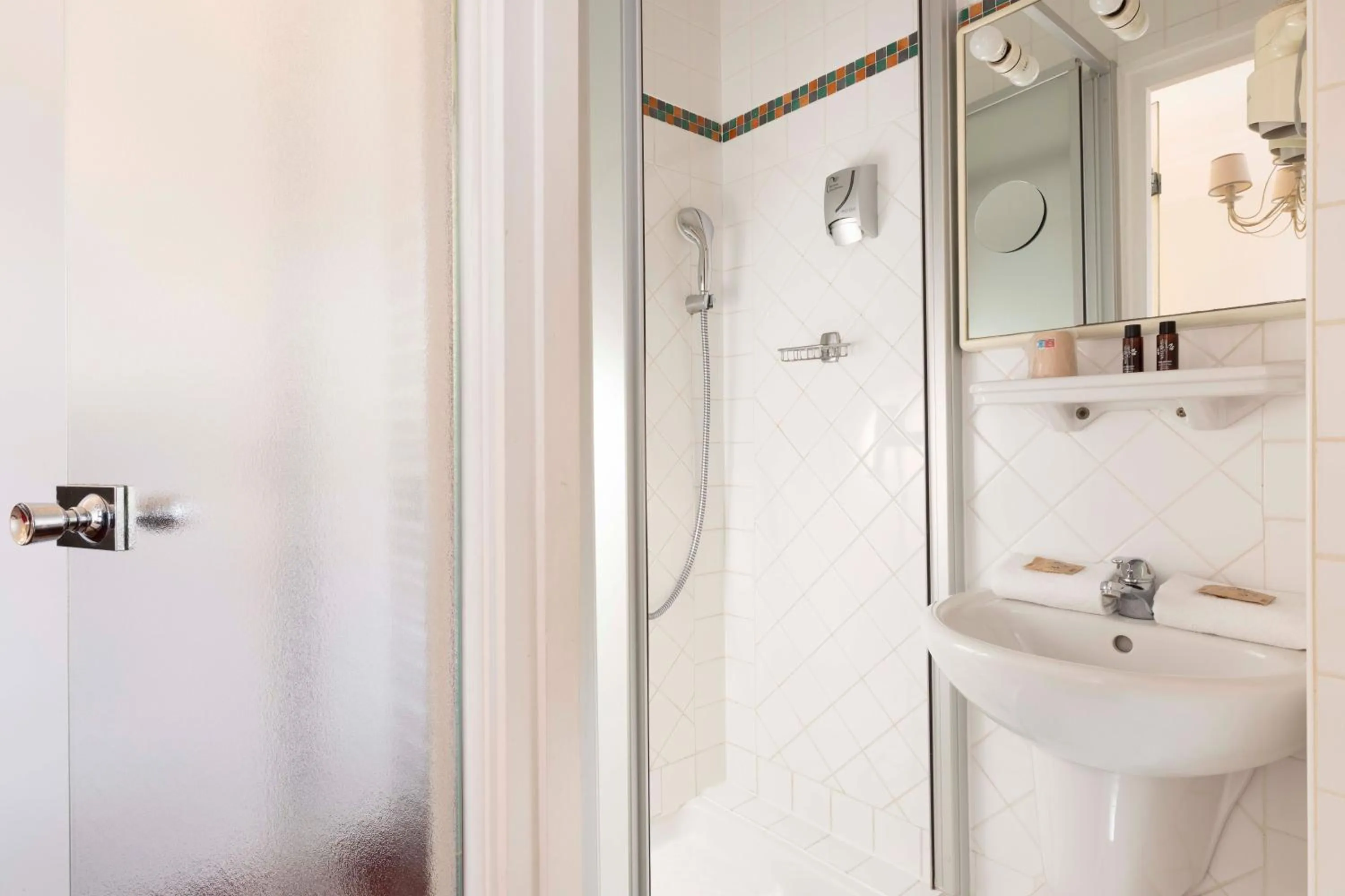 Bathroom in Hôtel Saint Pierre