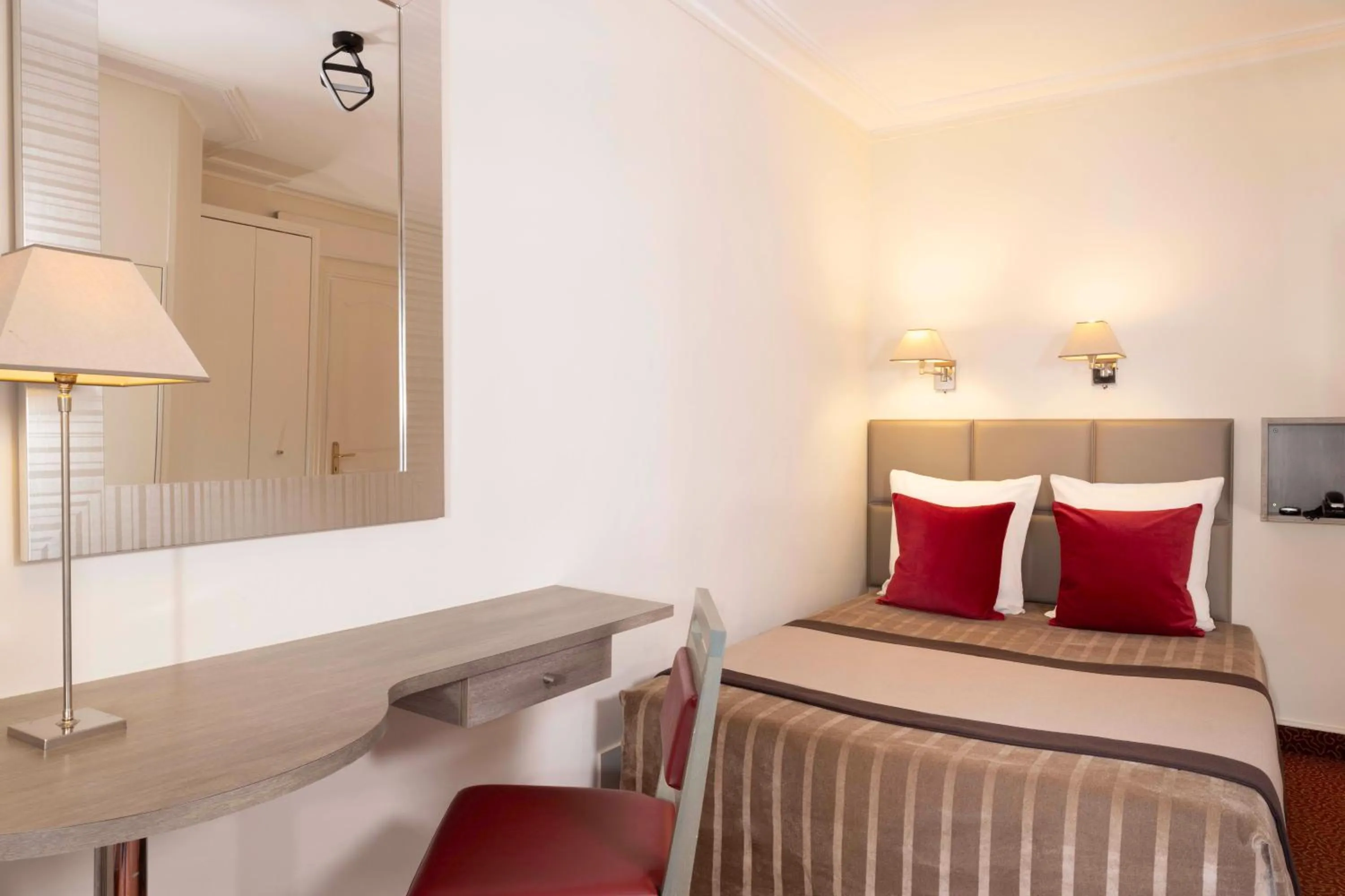 Photo of the whole room, Bed in Hôtel Saint Pierre