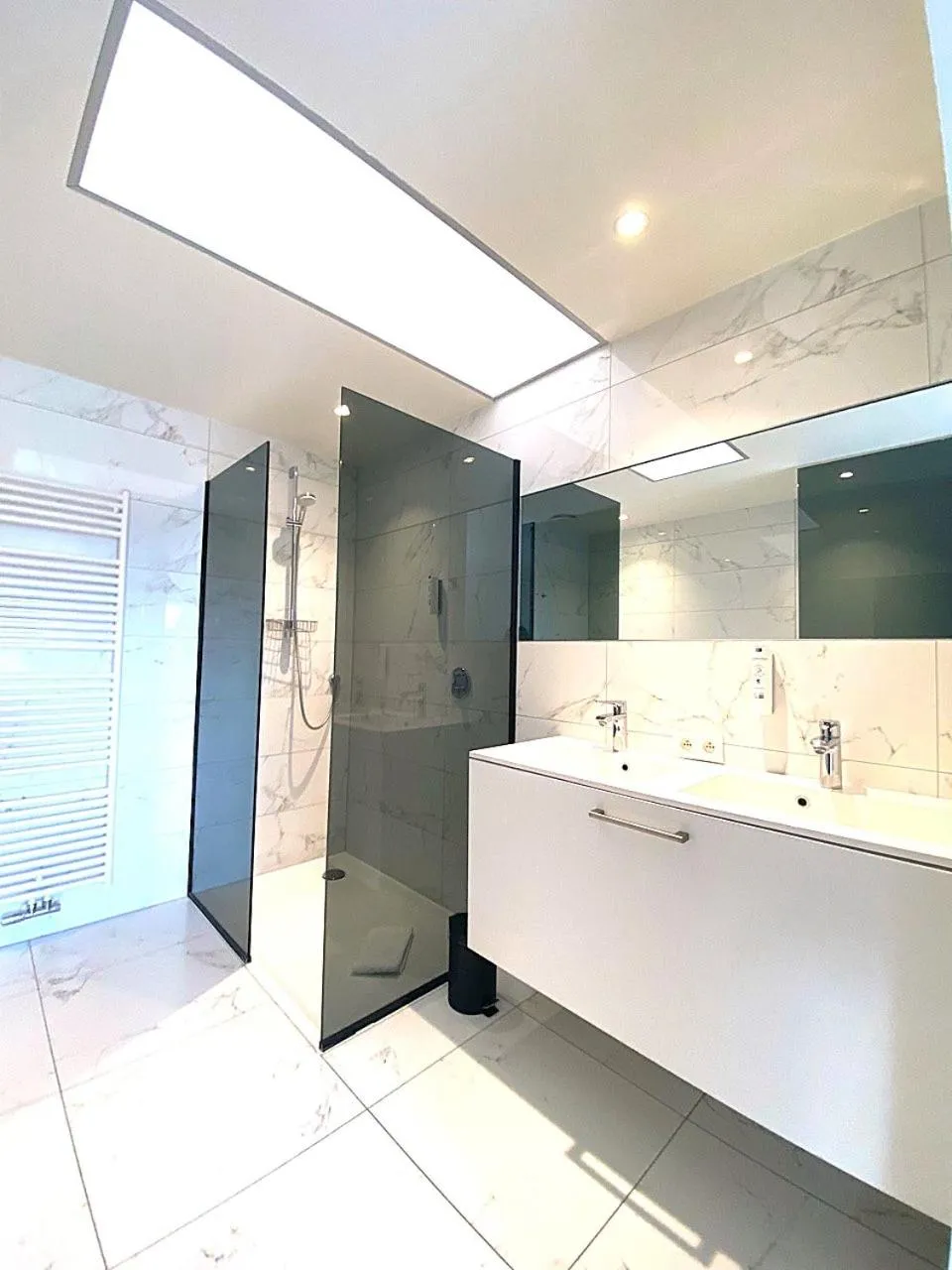 Bathroom in Hotel Acropolis " Op het sportiefste park van de kust "