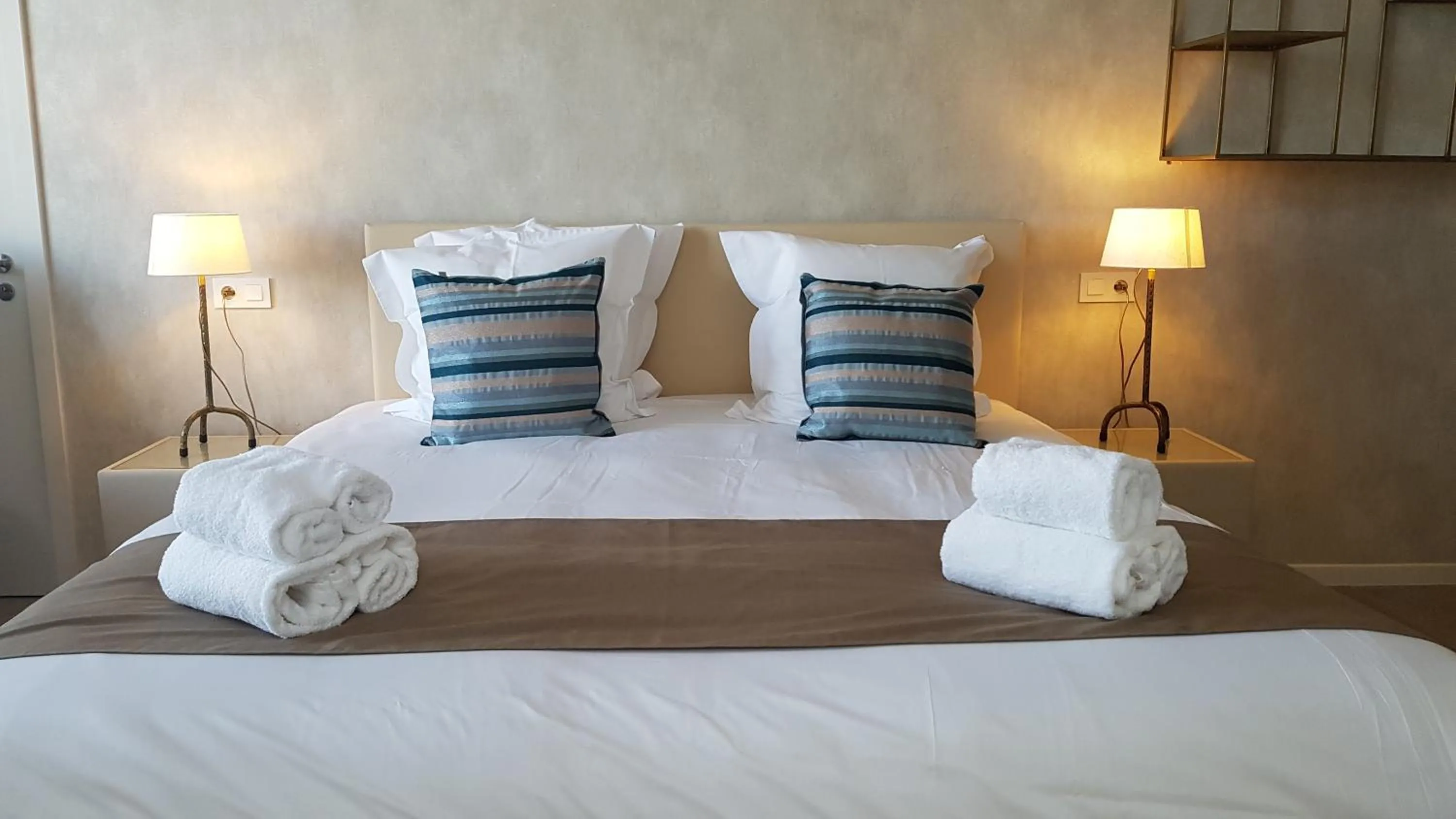 Bedroom, Bed in Hotel Acropolis " Op het sportiefste park van de kust "