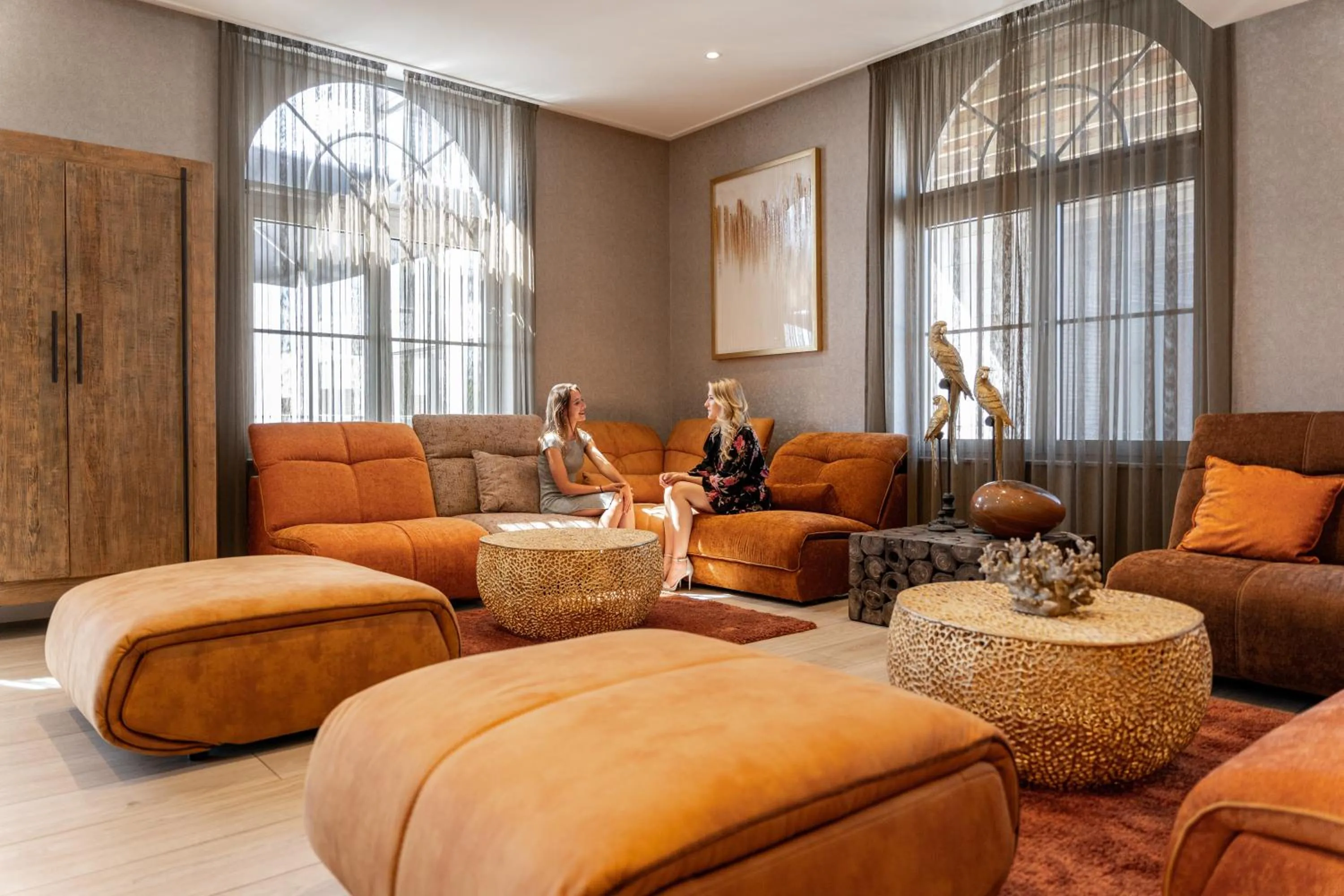 Seating area in Hotel Acropolis " Op het sportiefste park van de kust "