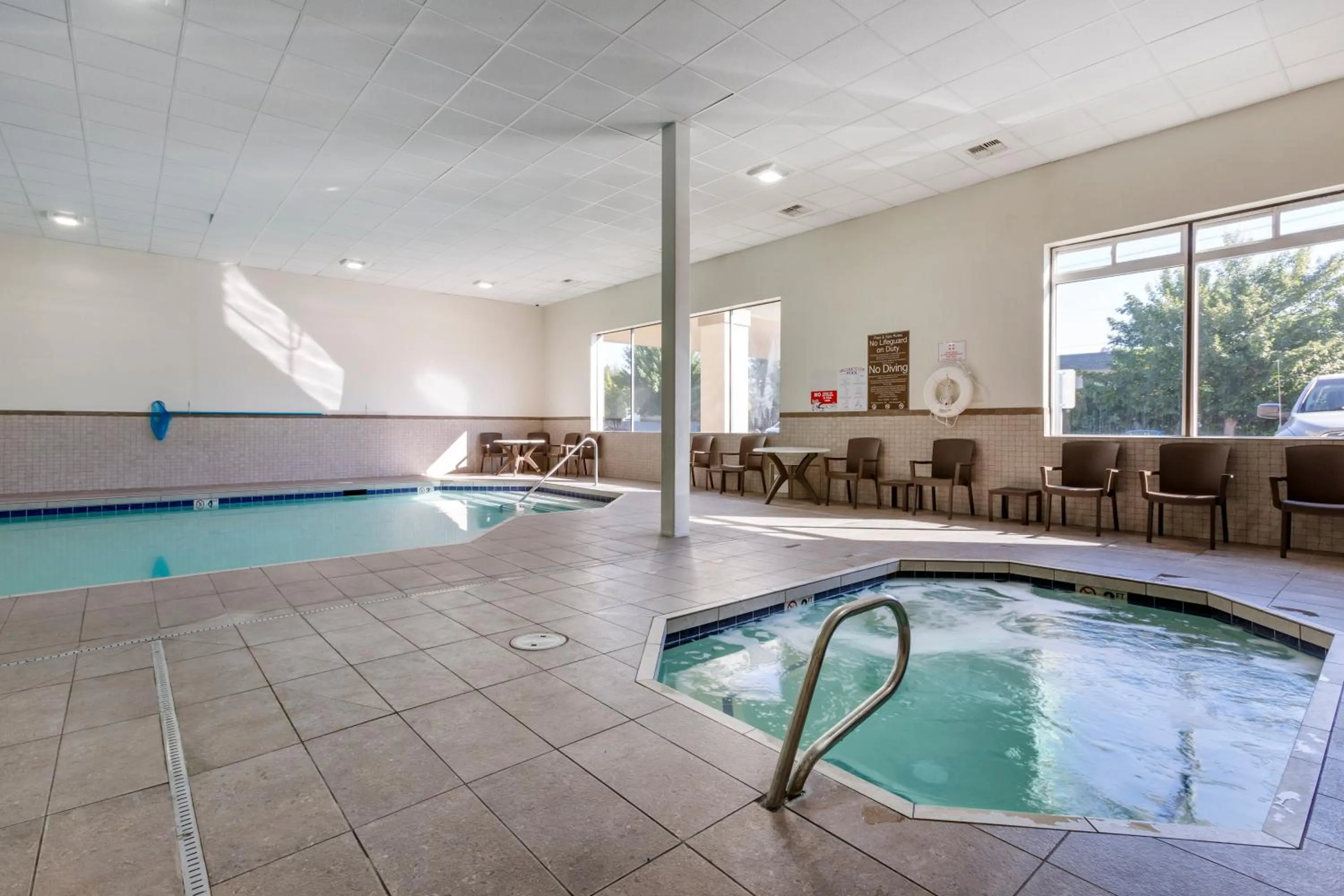 Swimming pool in MainStay Suites Coeur d'Alene