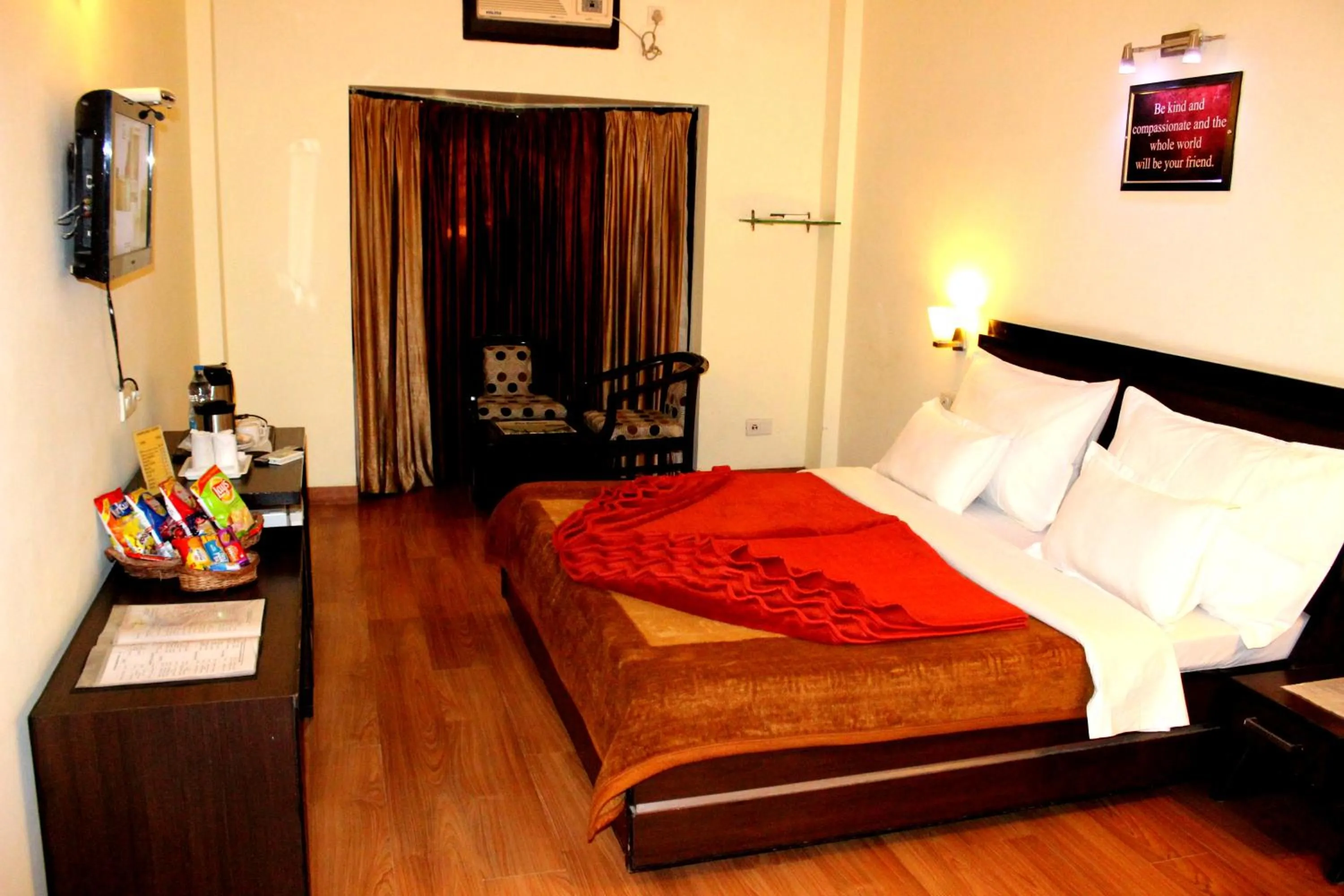 Living room, Bed in Hotel Hong Kong Inn