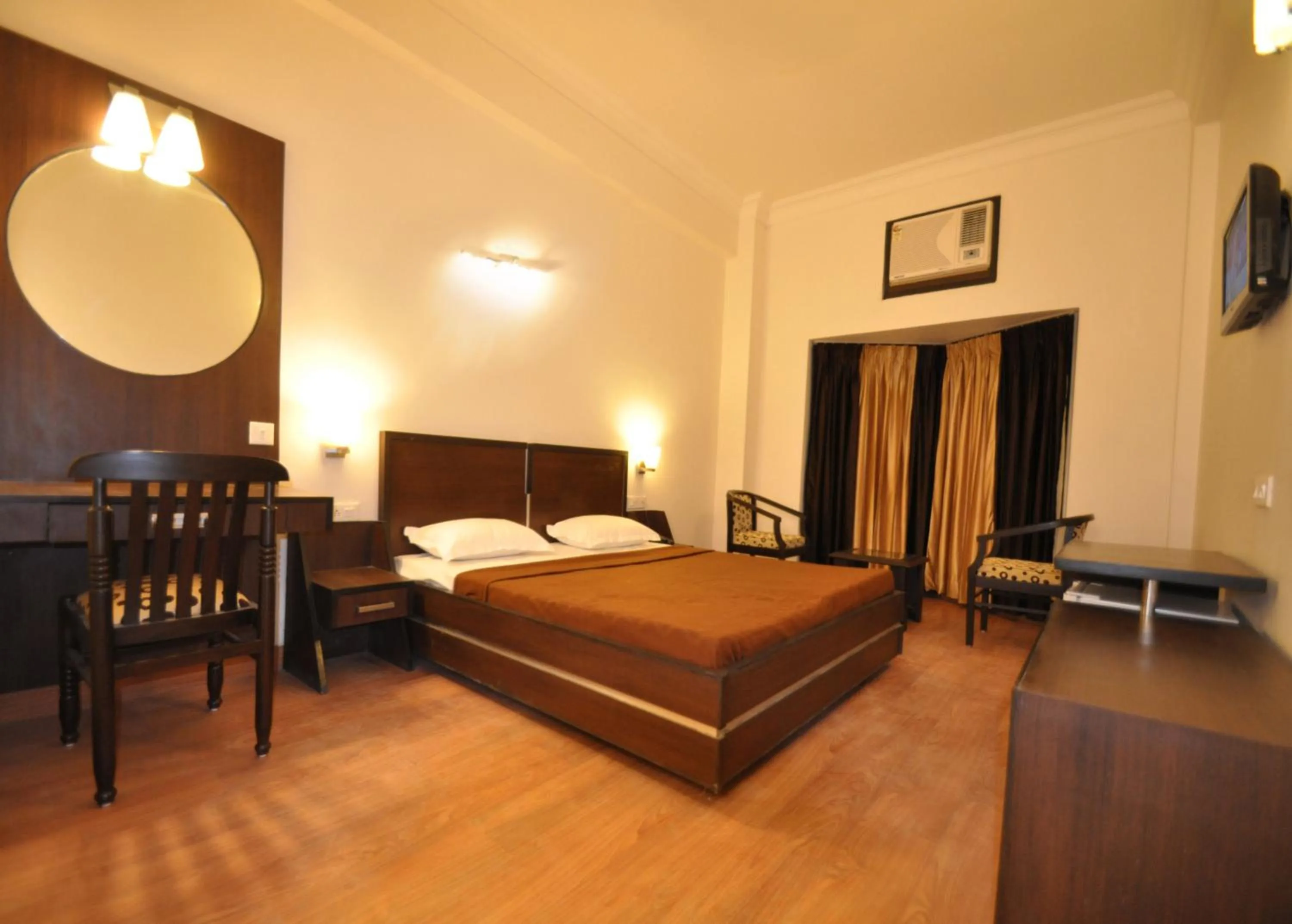 Photo of the whole room, Bed in Hotel Hong Kong Inn