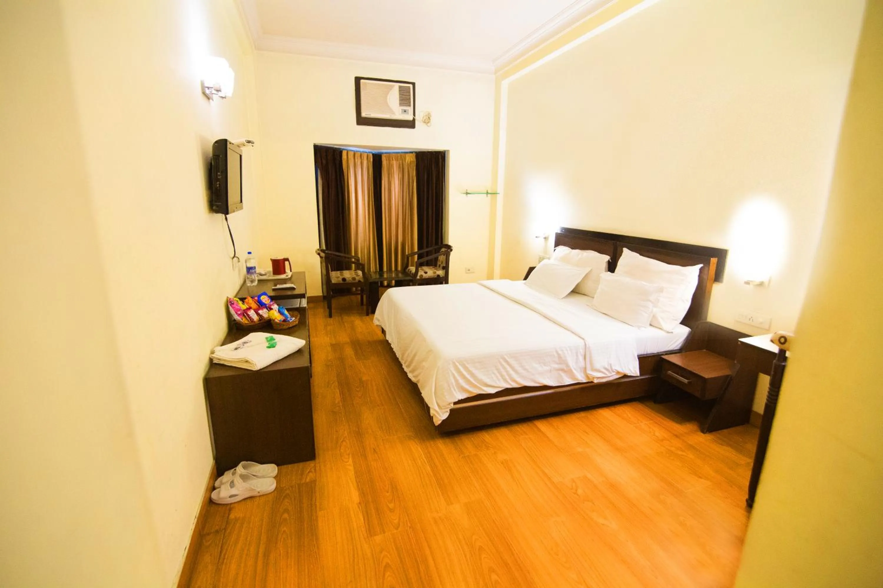 Photo of the whole room, Bed in Hotel Hong Kong Inn