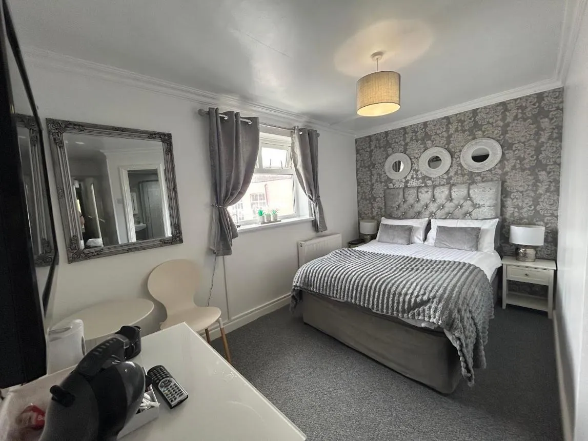 Bed in Sandford Promenade