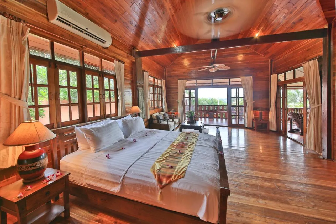 Bedroom, Bed in Paradise Island Estate