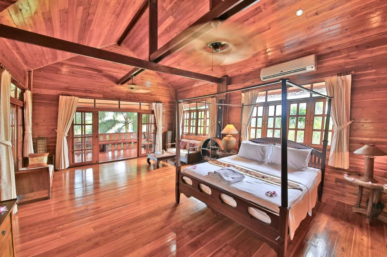 Bedroom, Bed in Paradise Island Estate