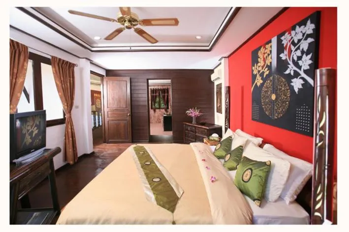 Bedroom, Bed in Paradise Island Estate