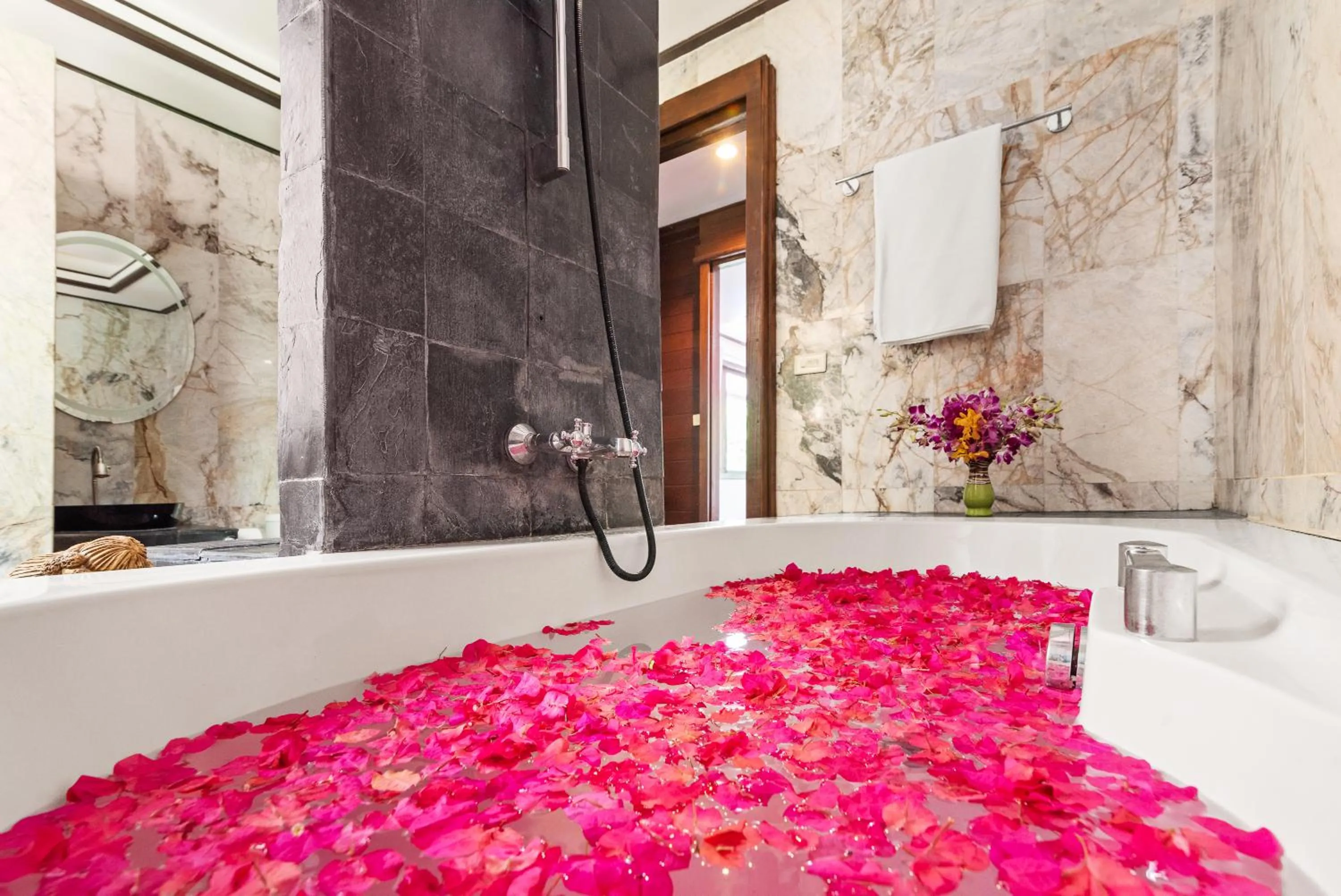 Hot Tub in Paradise Island Estate