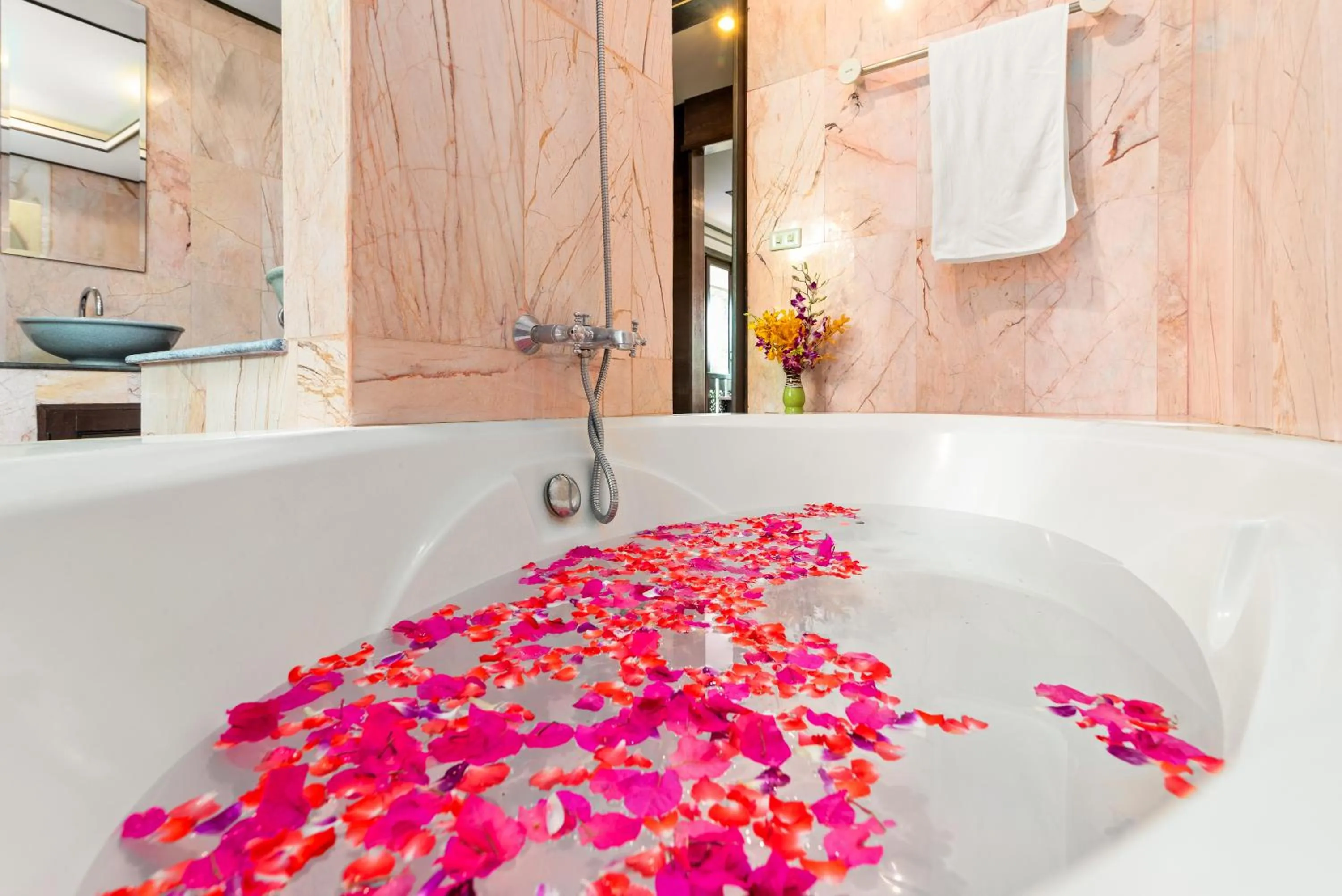 Bath in Paradise Island Estate