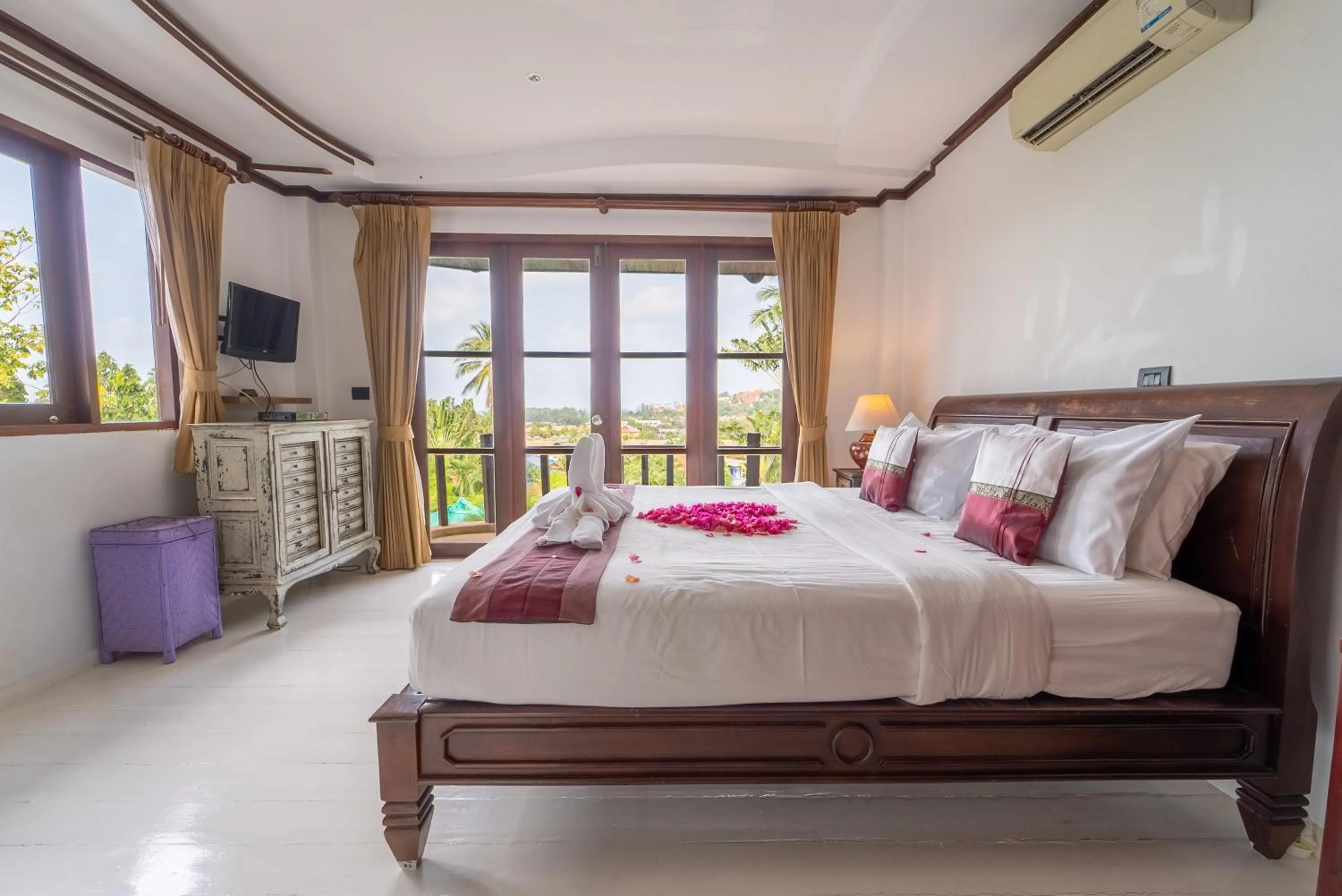 Bedroom, Bed in Paradise Island Estate
