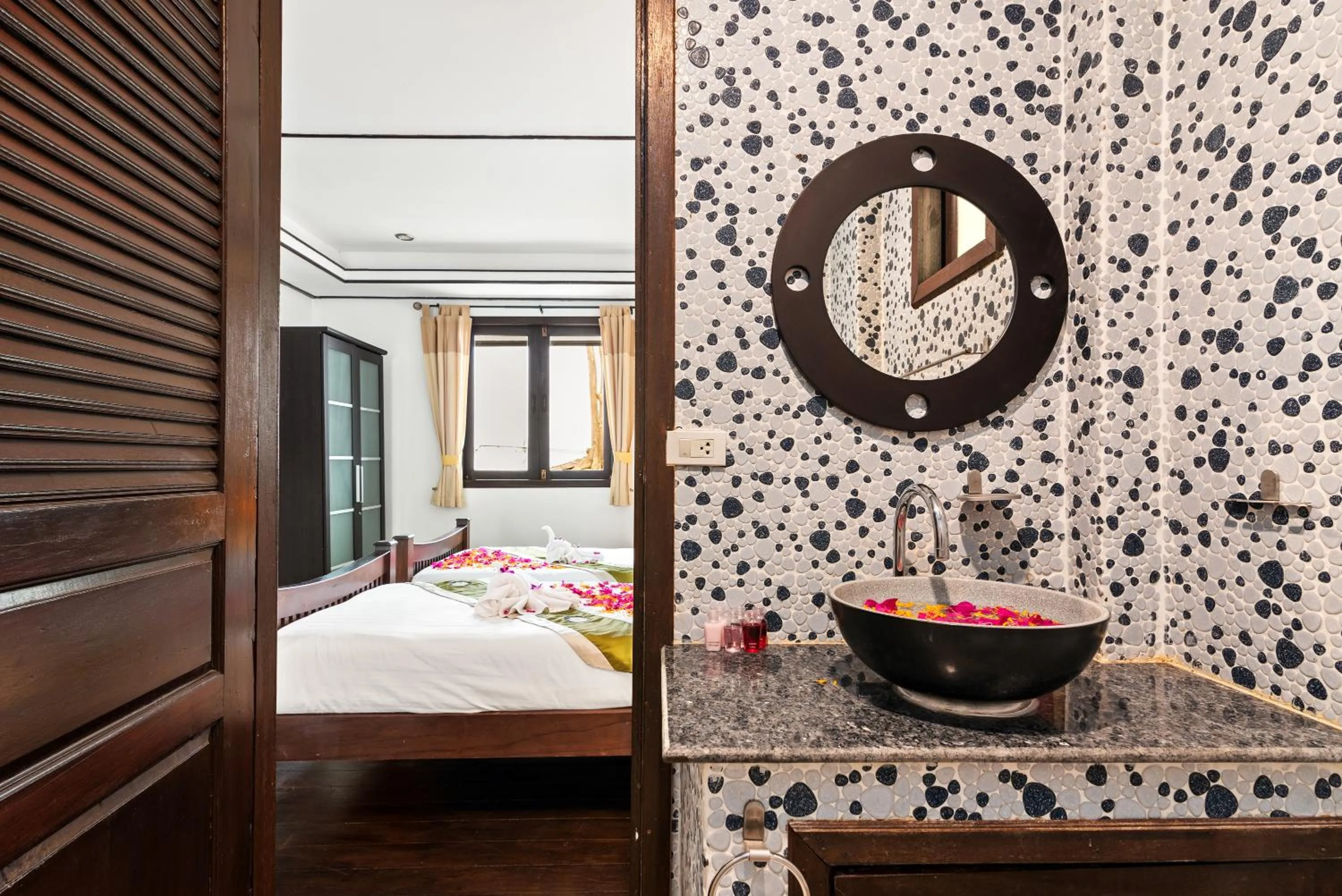 Bedroom, Bed in Paradise Island Estate