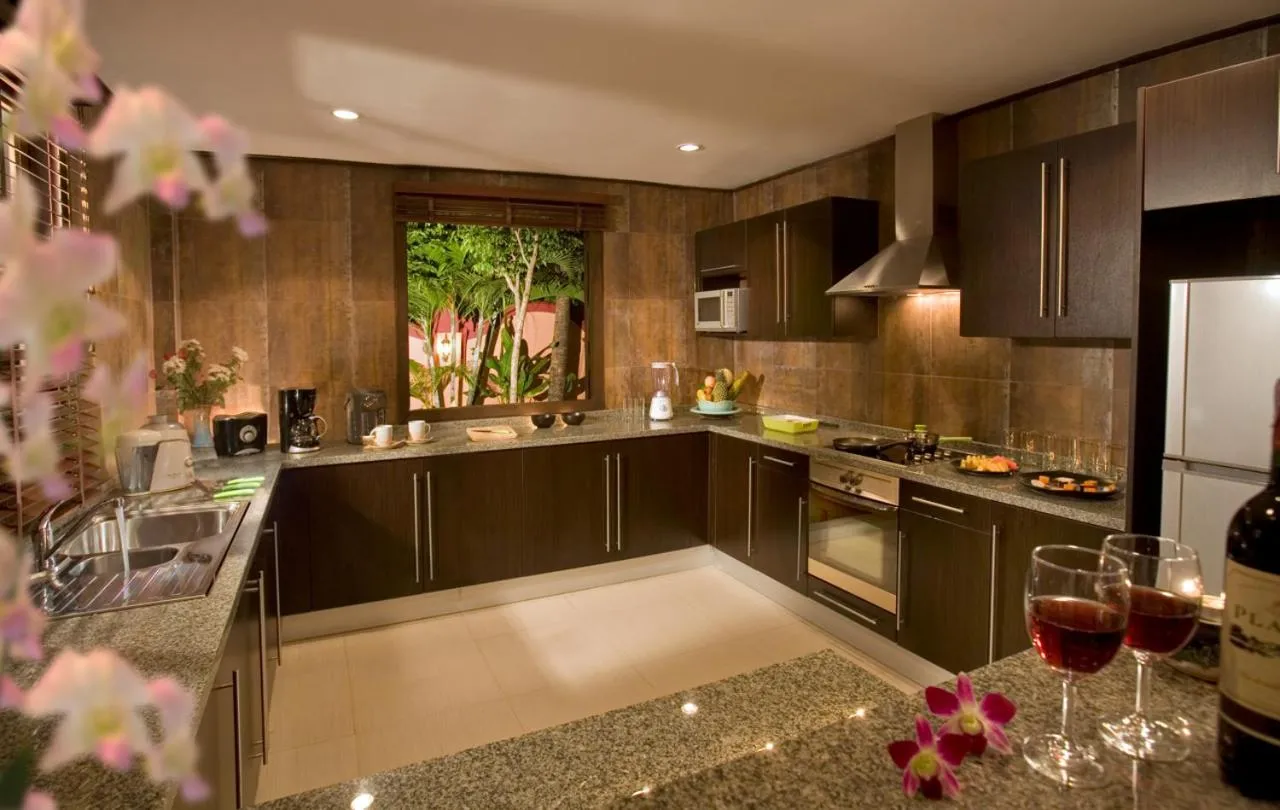 Kitchen or kitchenette in Paradise Island Estate