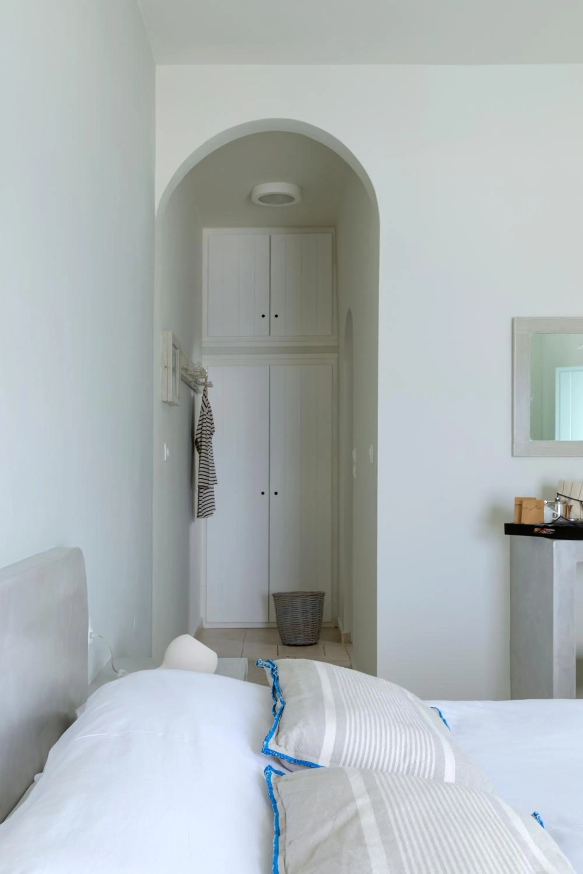 Bedroom, Bed in Blue Dolphins Apartments