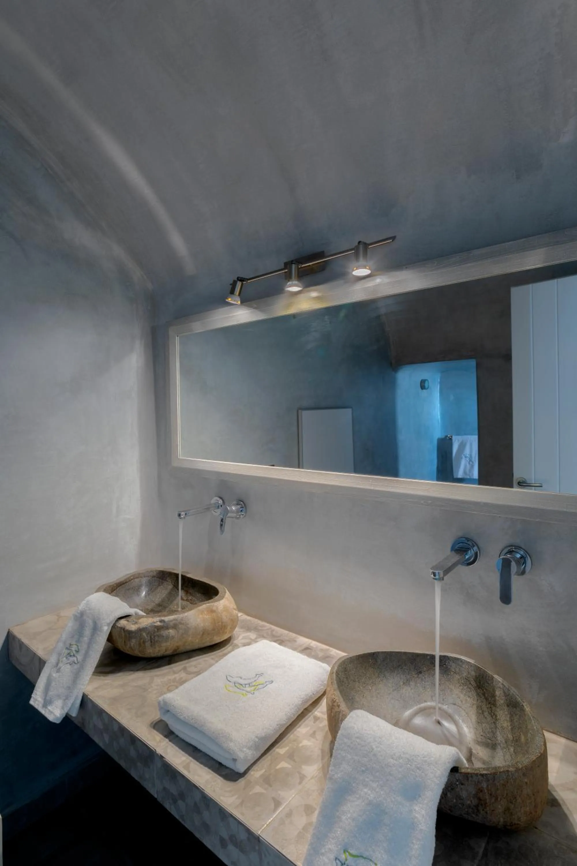 Bathroom in Blue Dolphins Apartments