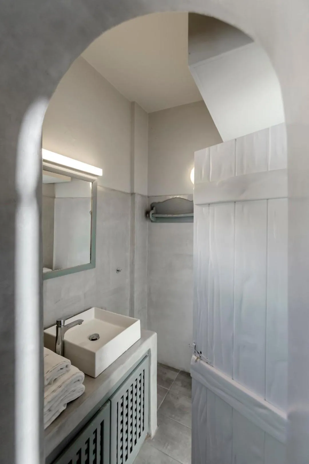 Bathroom in Blue Dolphins Apartments