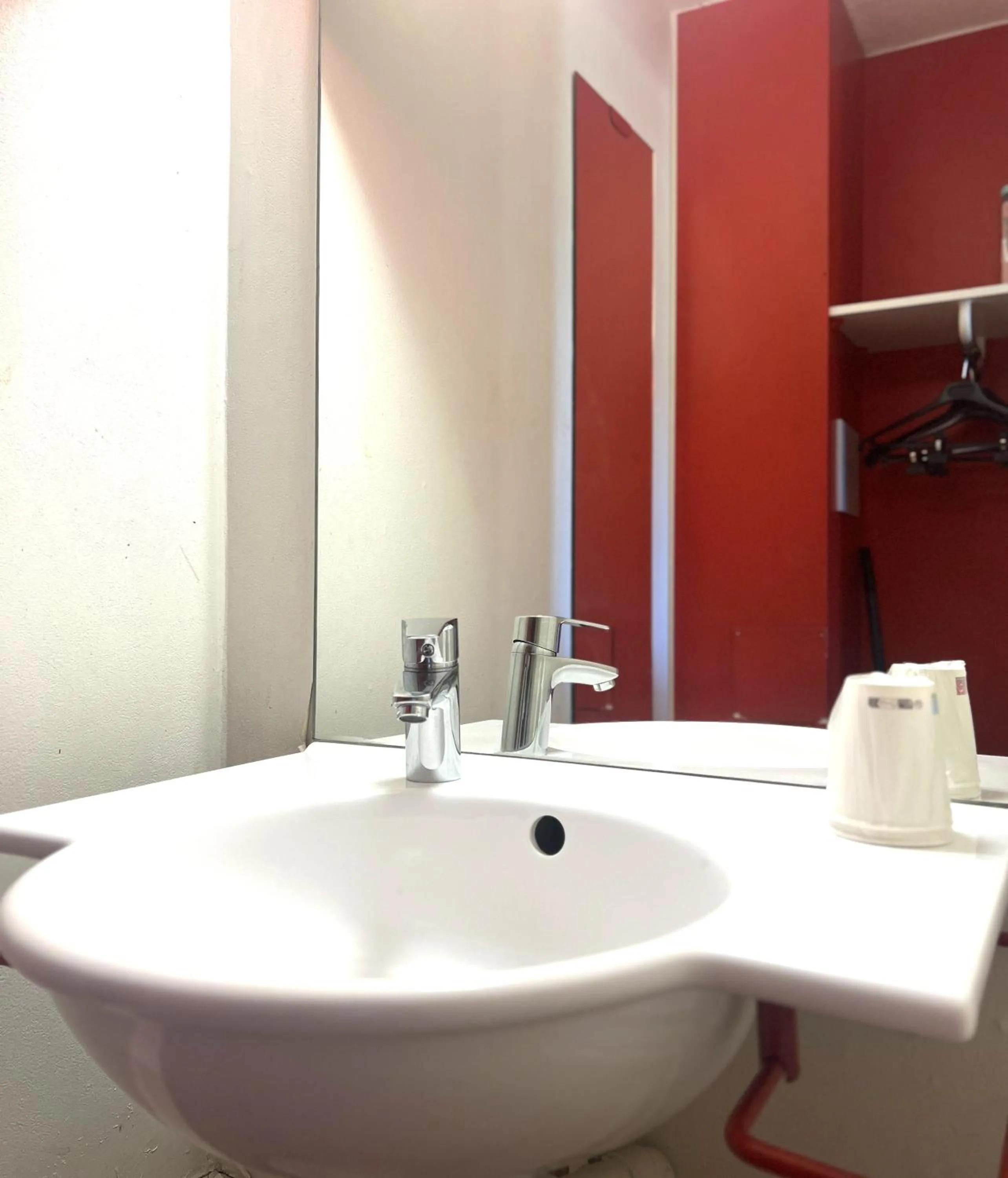 Bathroom in Première Classe Toulouse Nord - L'Union