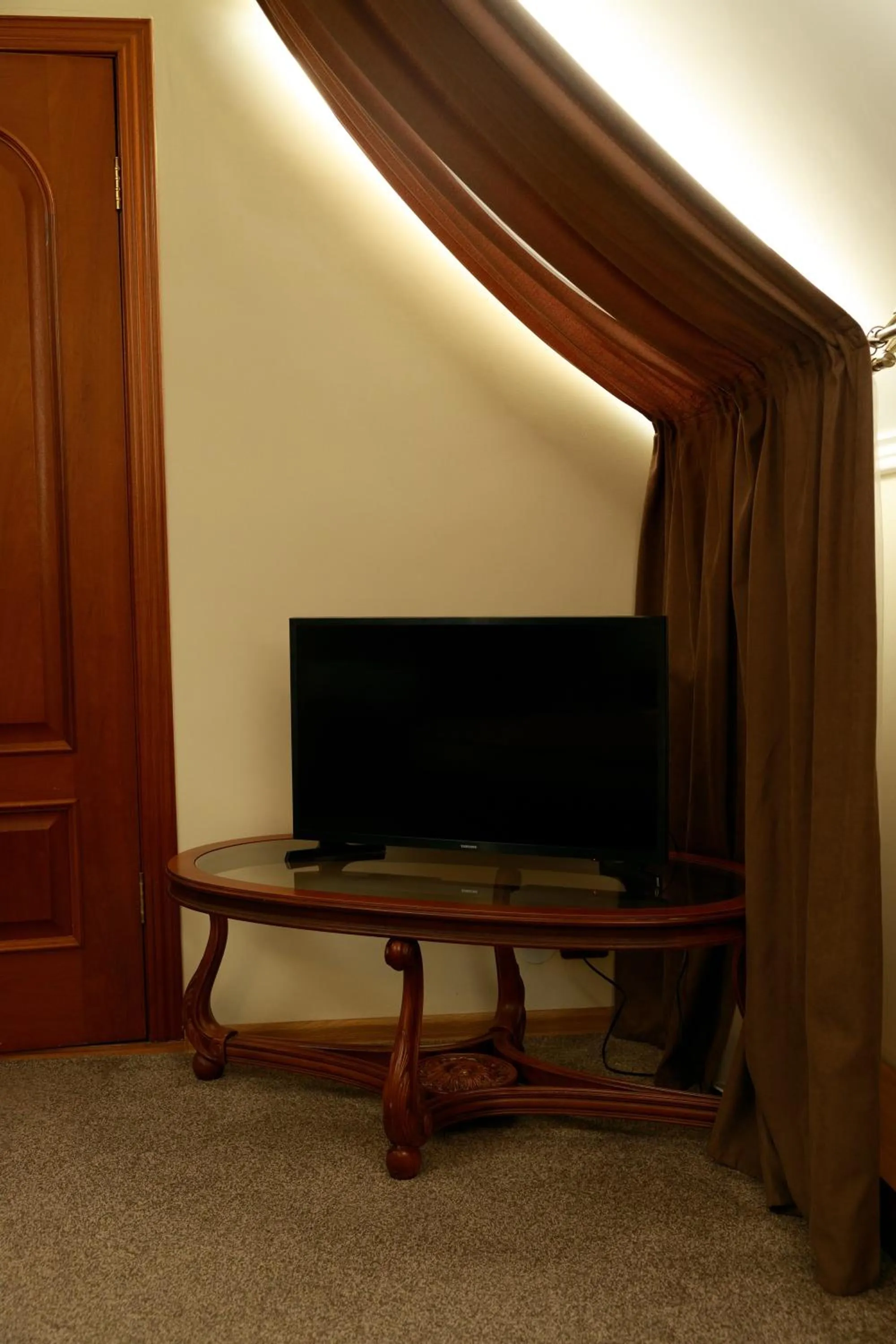 Communal lounge/ TV room in Eduard Hotel