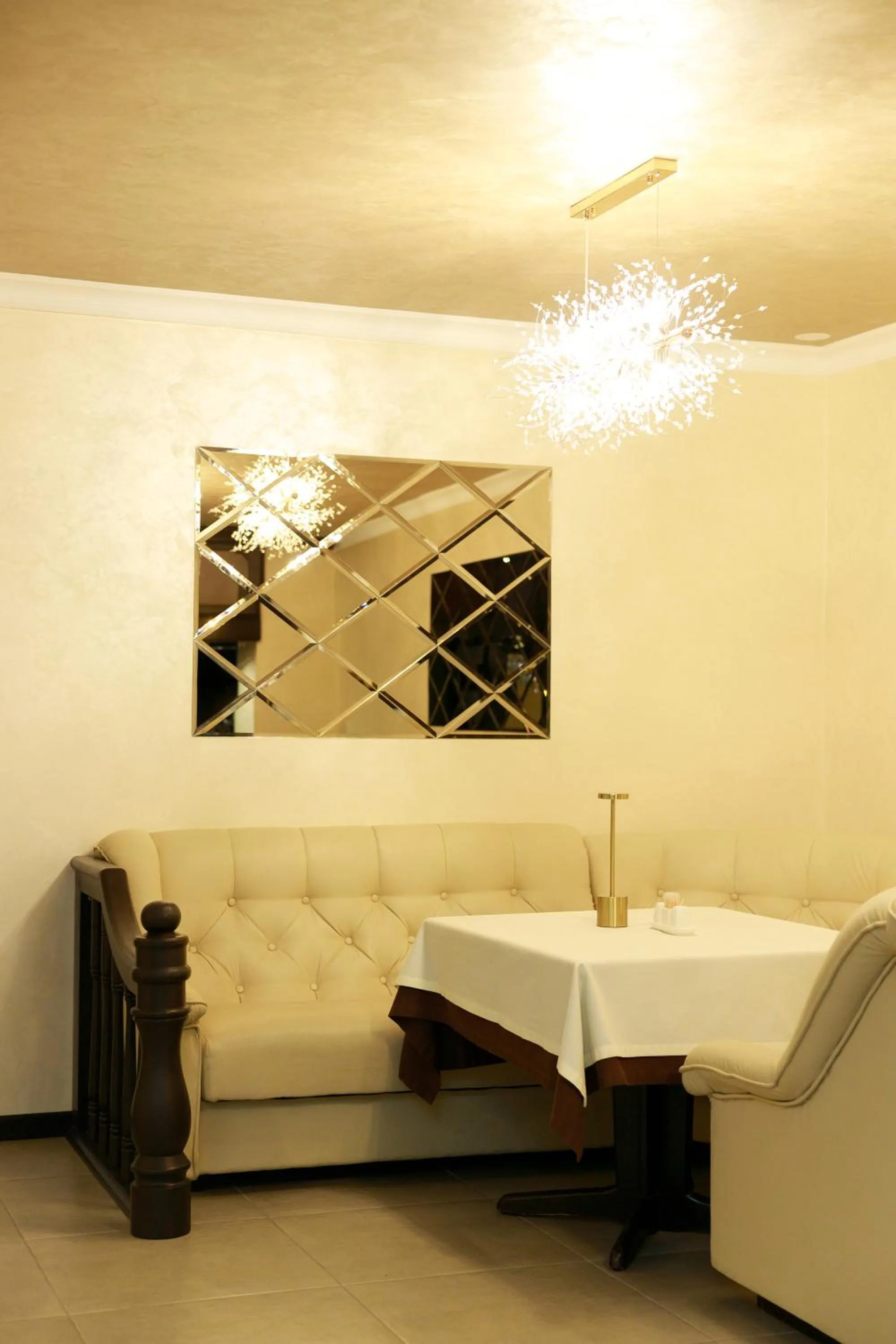 Restaurant/places to eat in Eduard Hotel