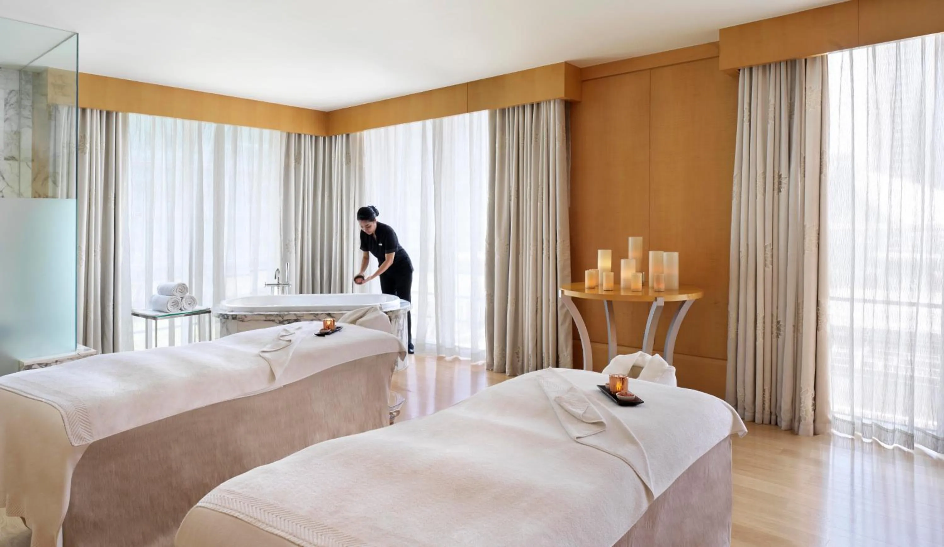 Massage, Bed in The Ritz-Carlton Executive Residences