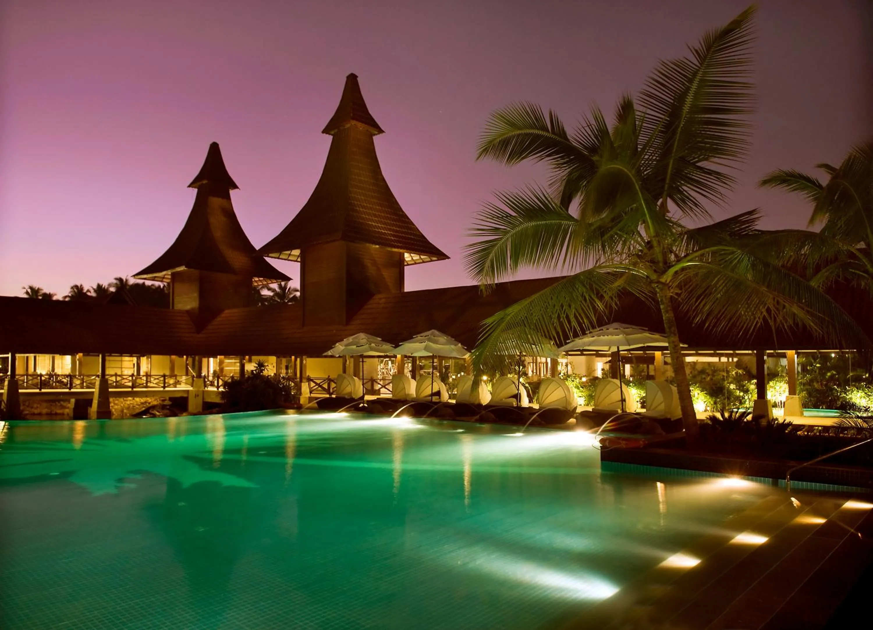 Swimming pool in The Lalit Resort & Spa Bekal