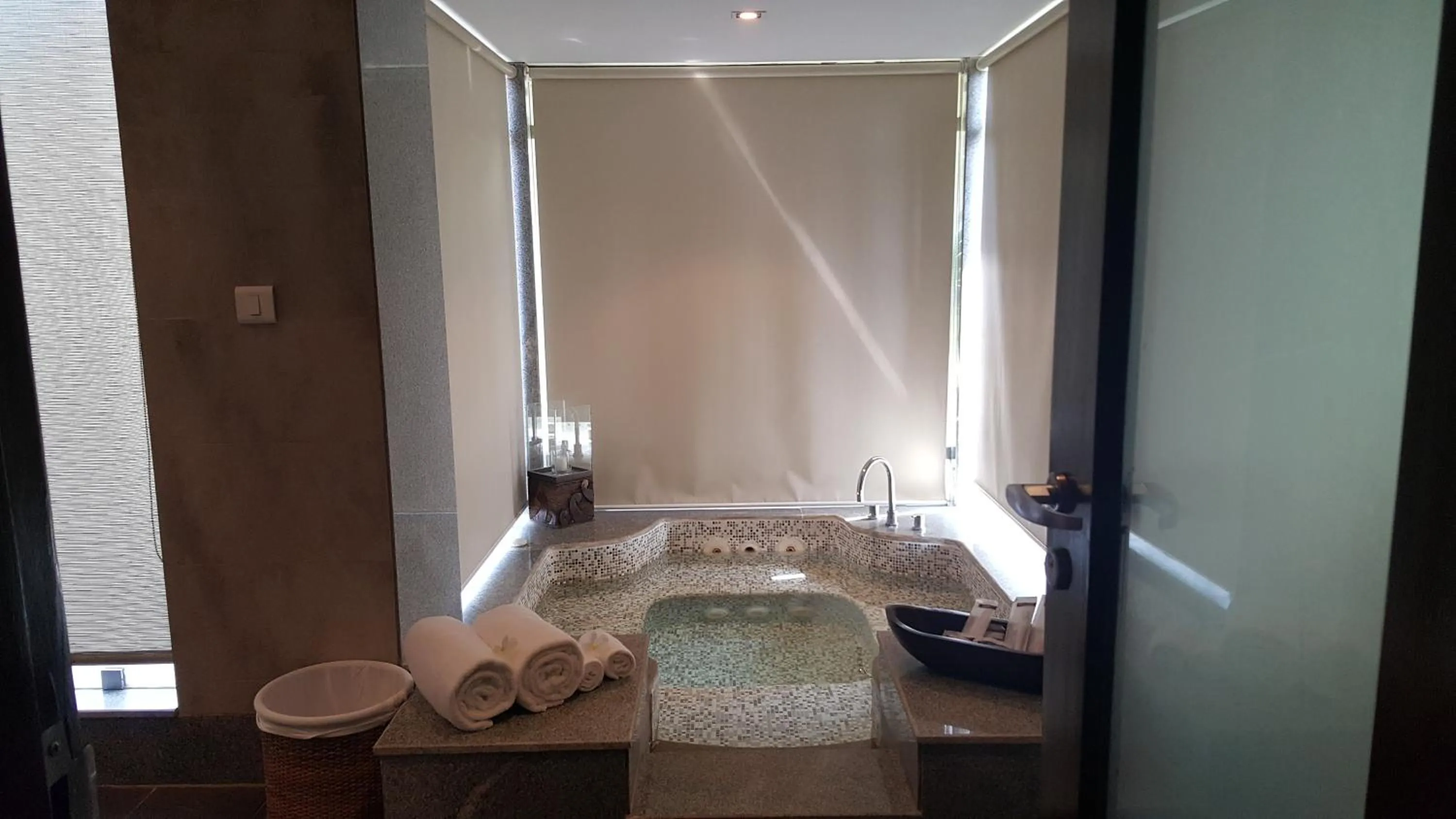 Hot Tub in The Lalit Resort & Spa Bekal