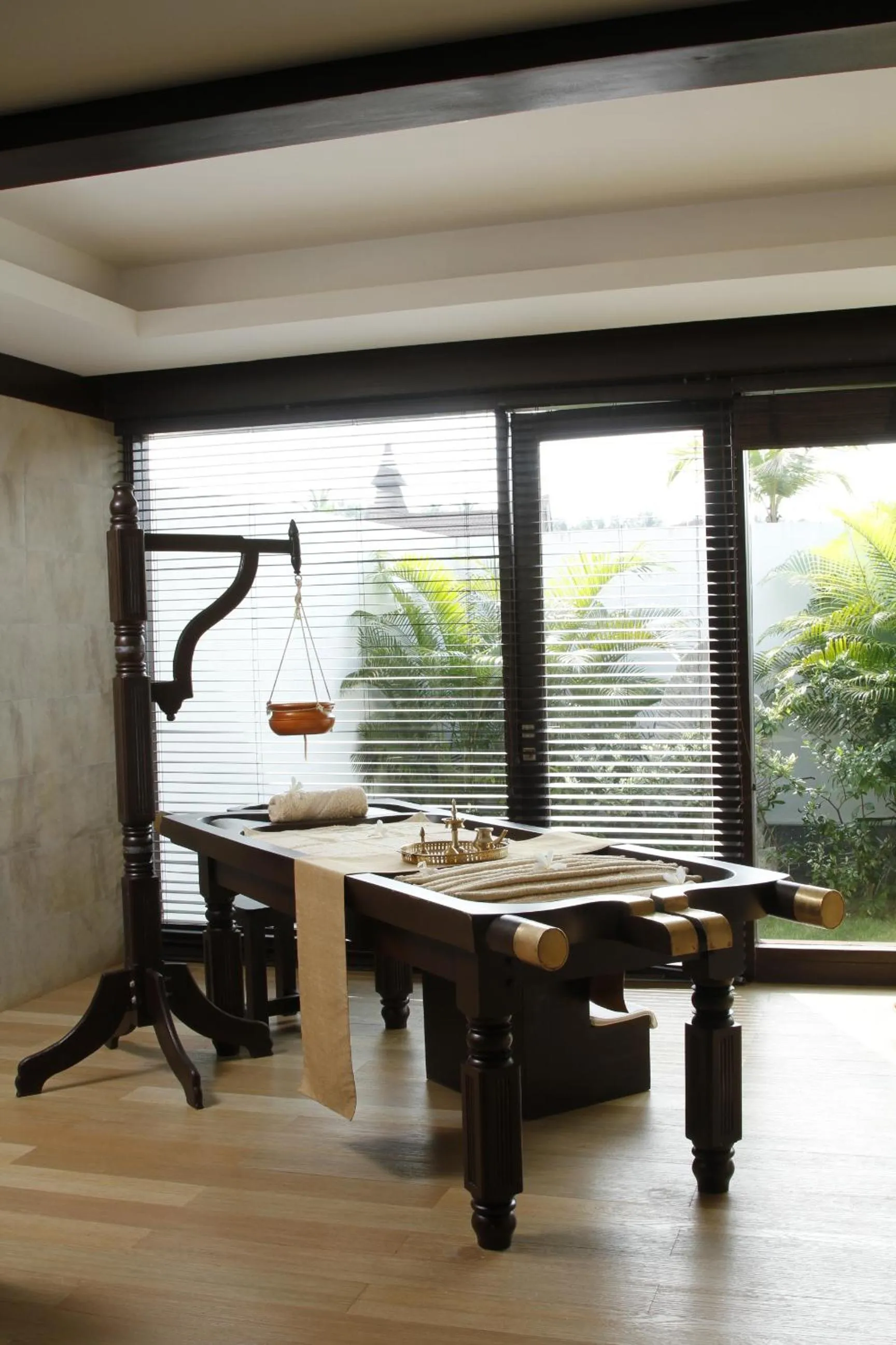 Massage in The Lalit Resort & Spa Bekal