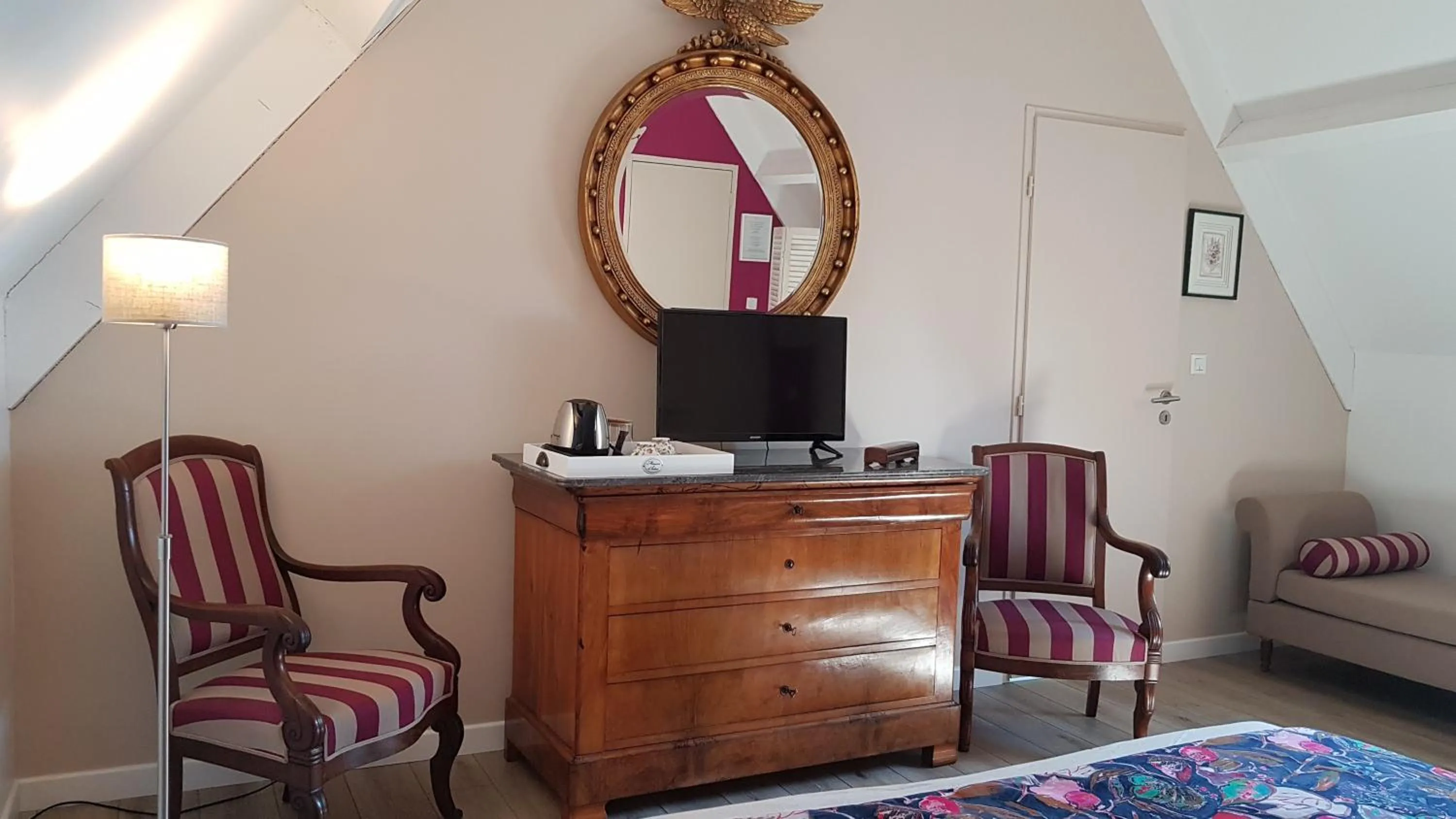 Bedroom, Bed in l'Arbre Voyageur