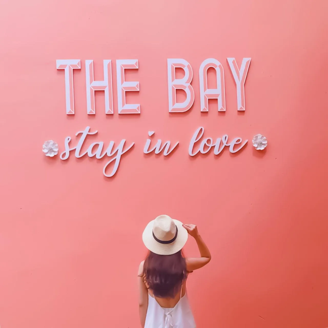 Communal lounge/ TV room in The Bay - Ha Long Homestay