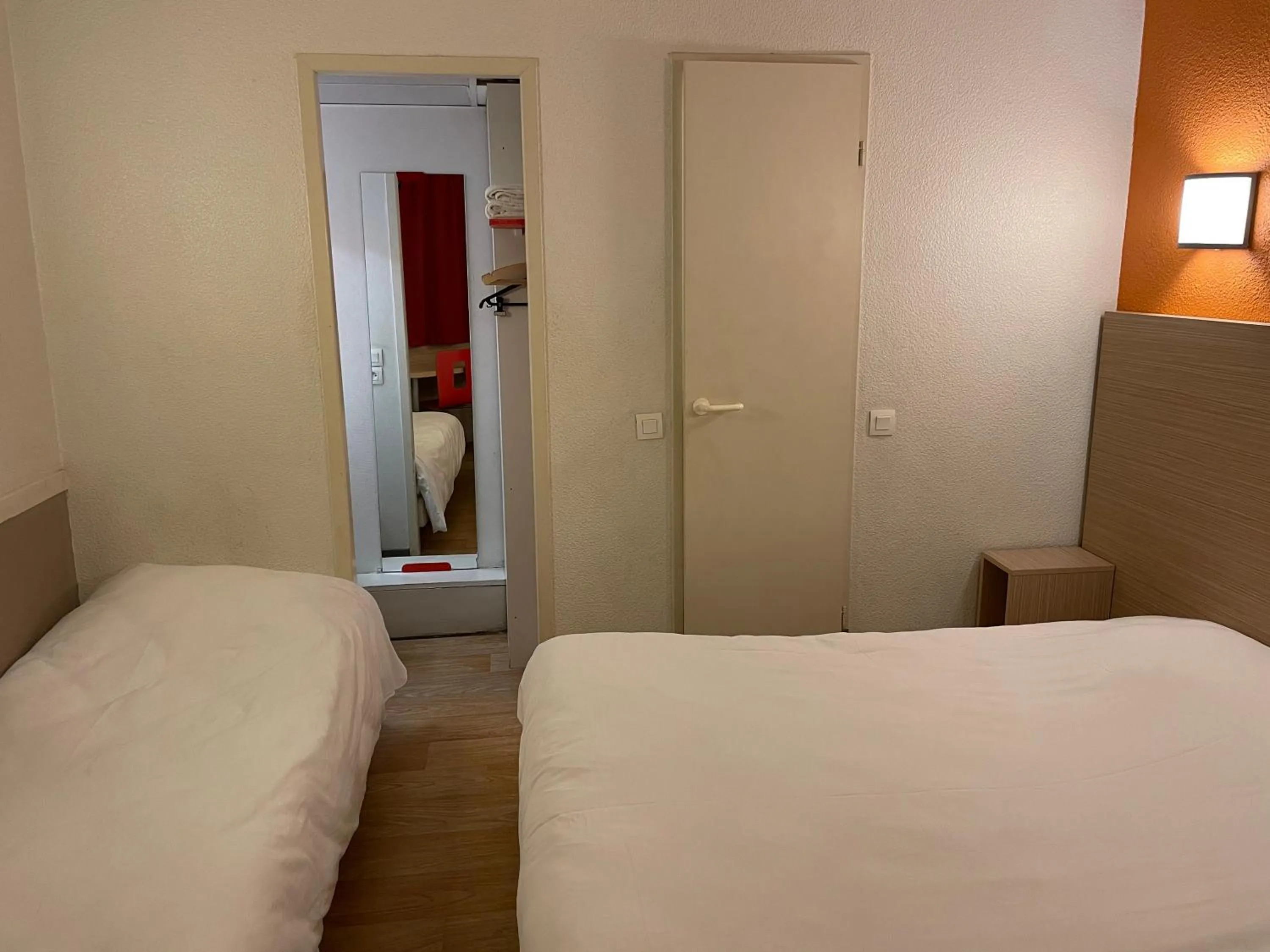 Photo of the whole room in Hotel HECO Lyon sud Vienne