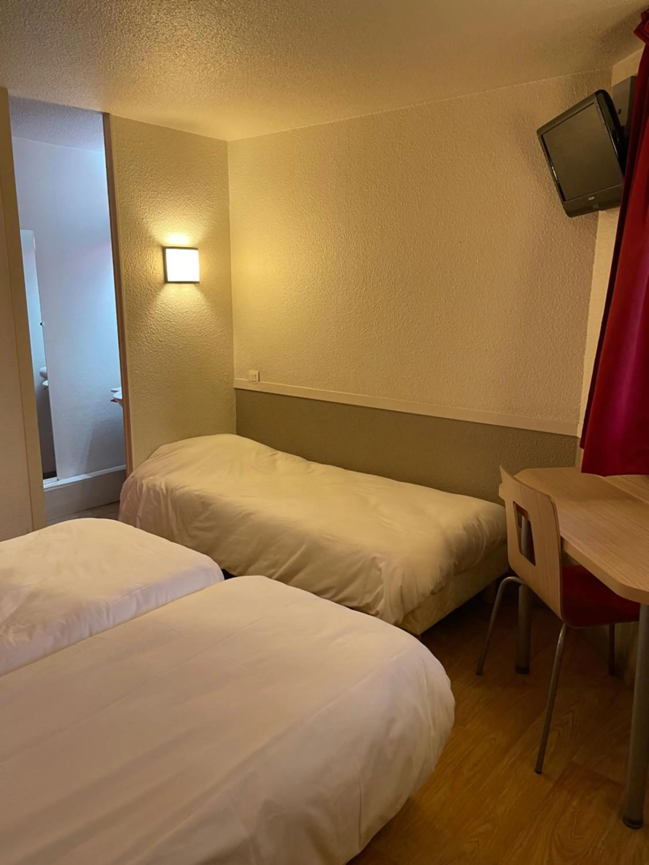 Photo of the whole room in Hotel HECO Lyon sud Vienne
