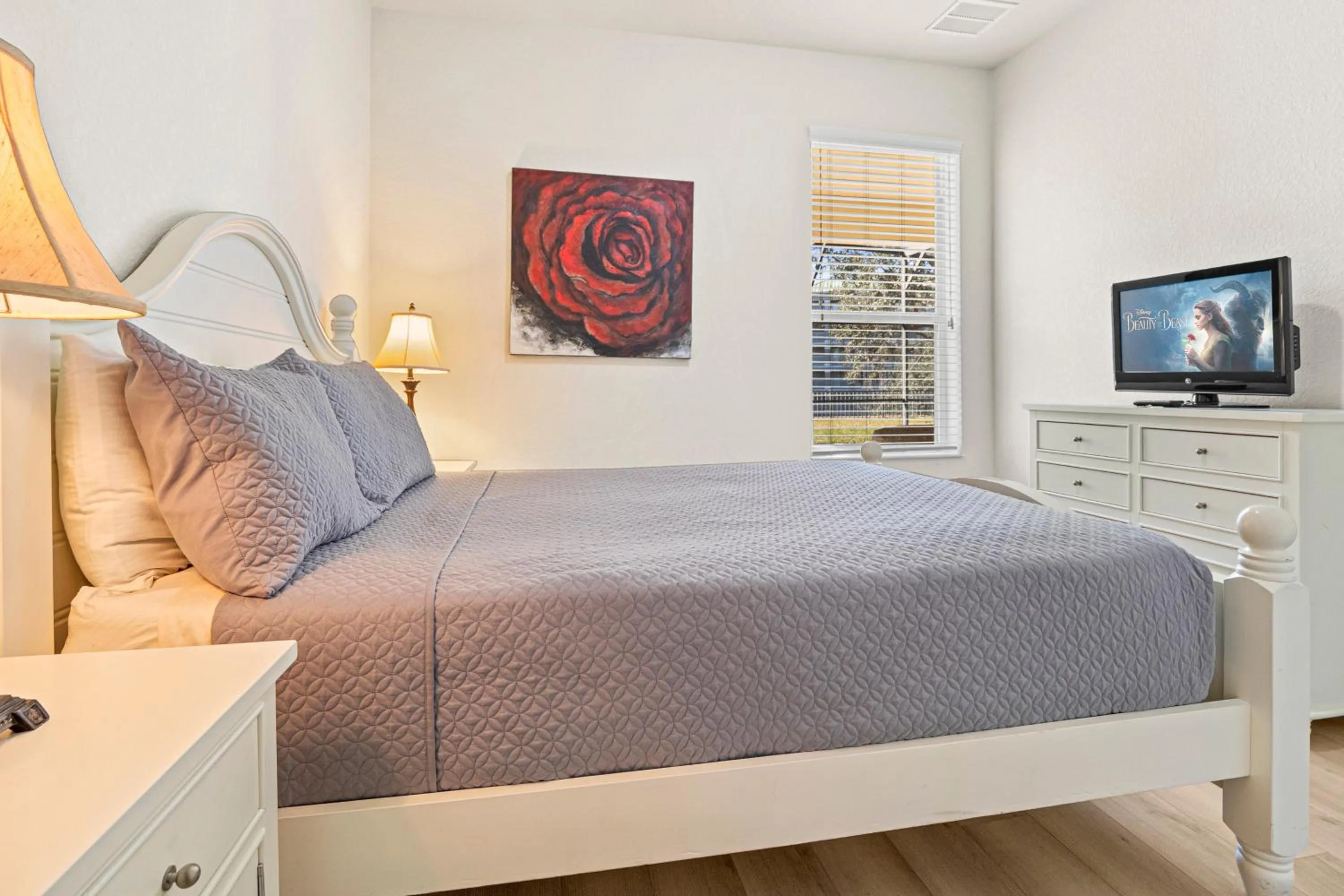 Bedroom, Bed in Flagstone Villa