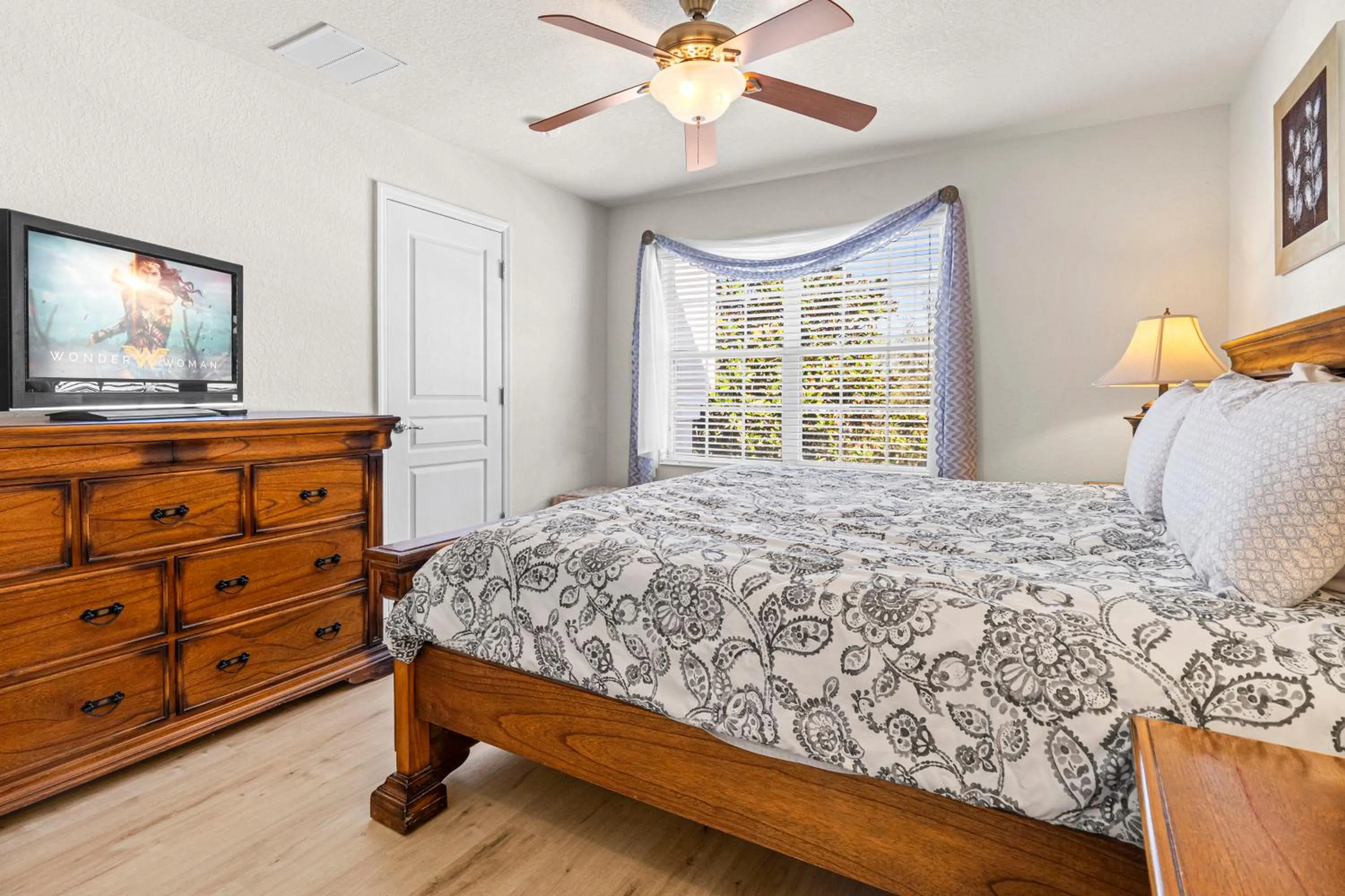 Bedroom, Bed in Flagstone Villa