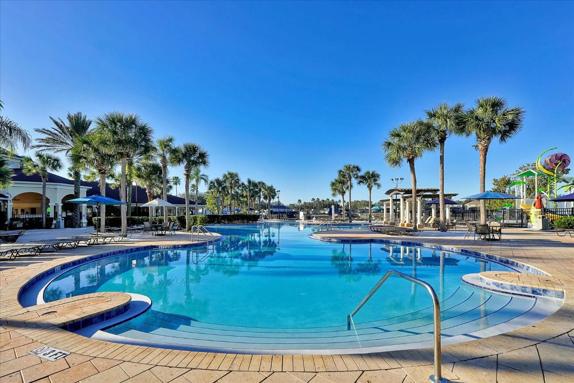 Swimming pool in Flagstone Villa