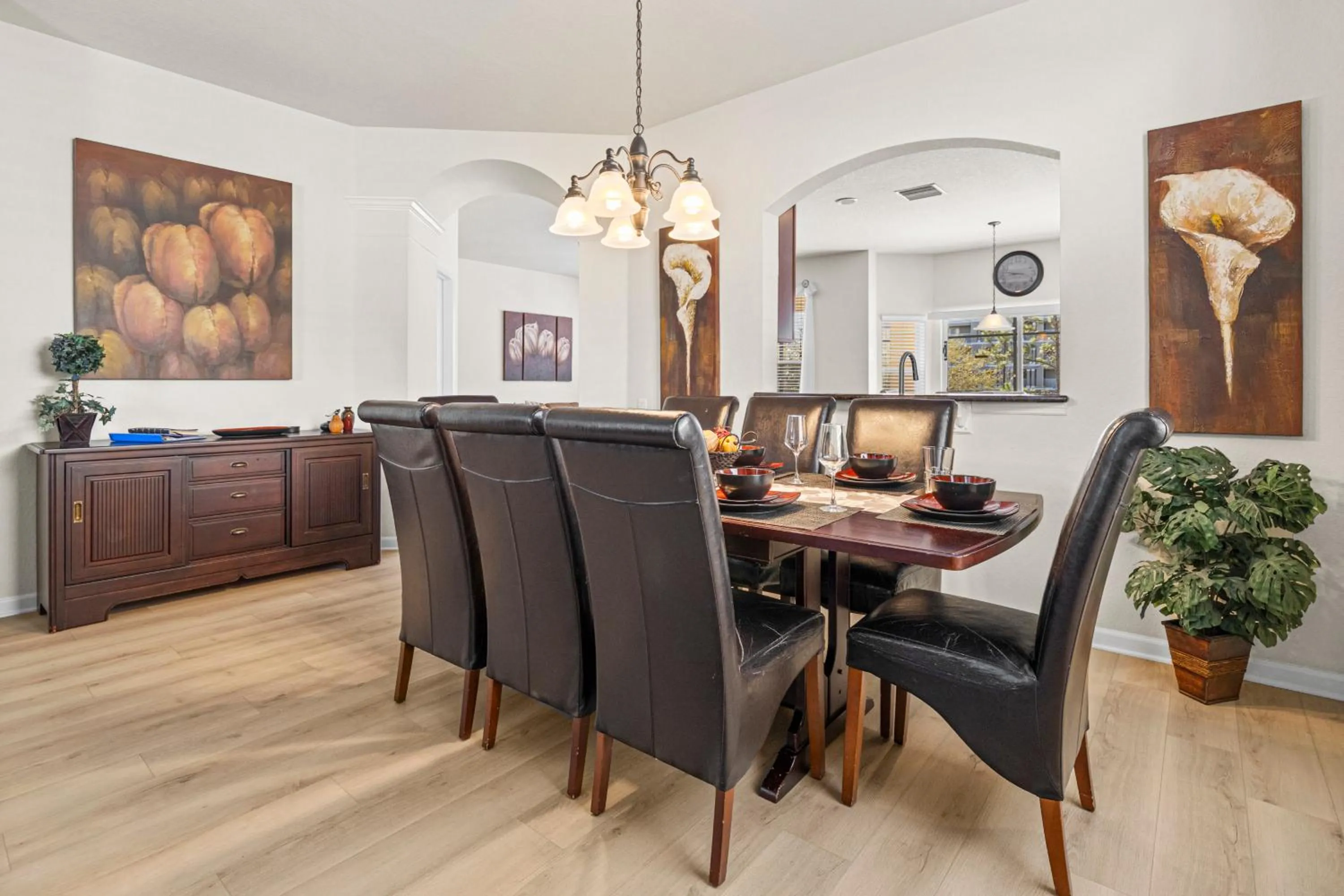 Dining area in Flagstone Villa