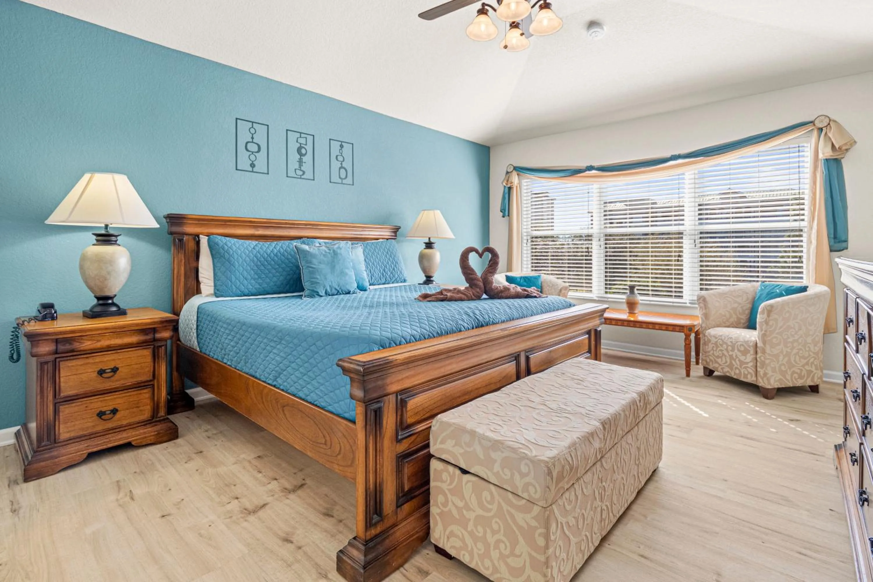 Bedroom, Bed in Flagstone Villa
