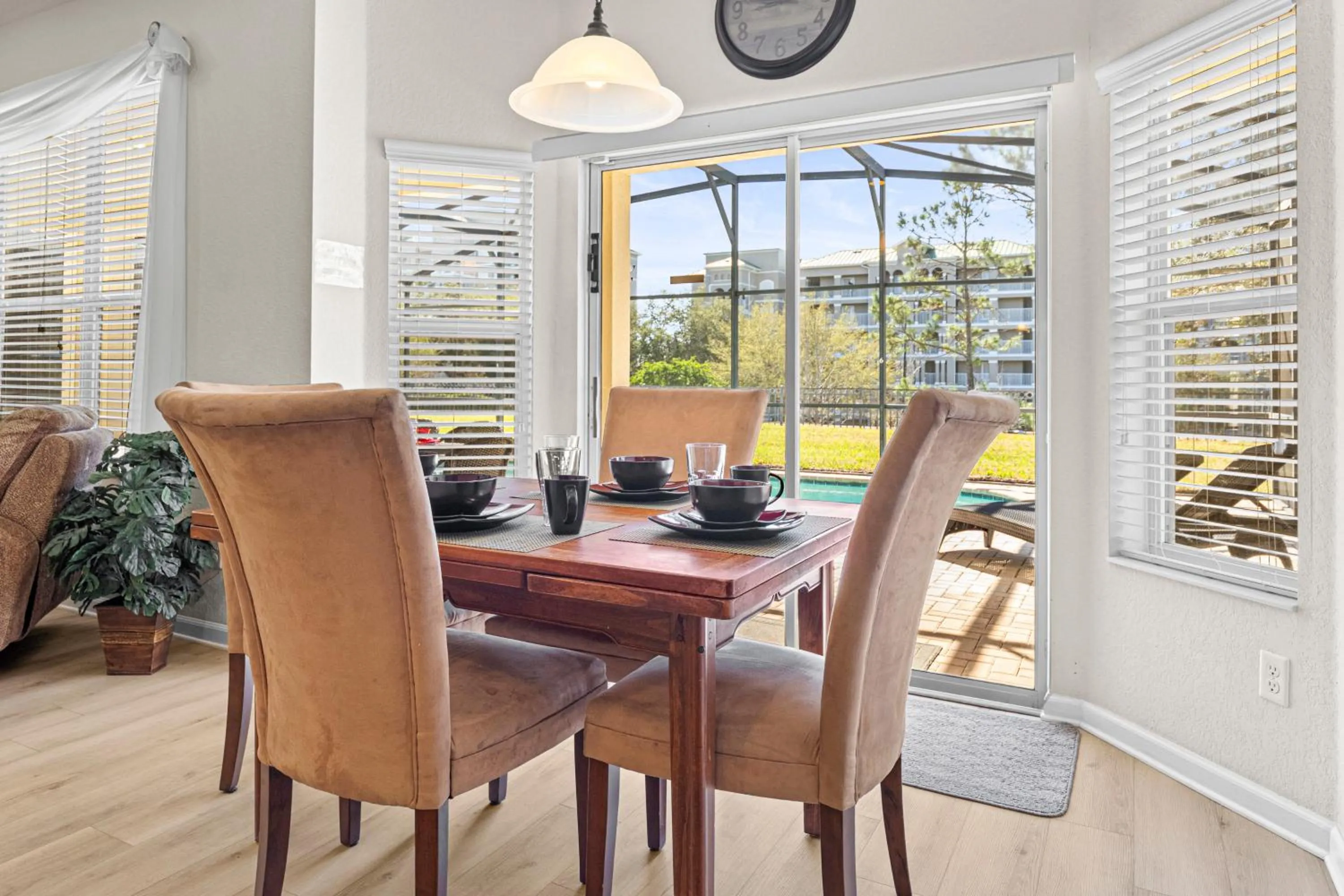 Dining area in Flagstone Villa