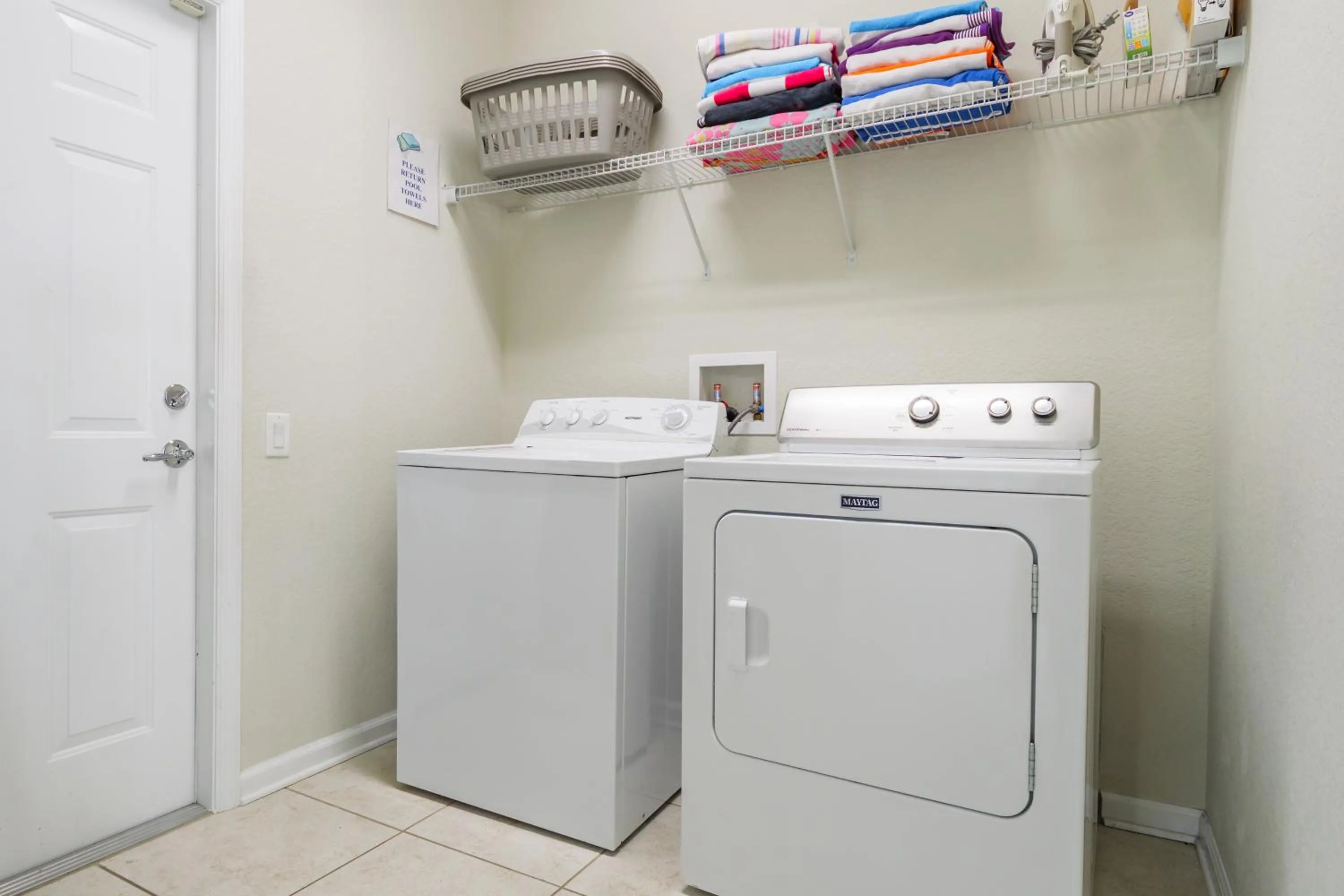 washing machine in Flagstone Villa