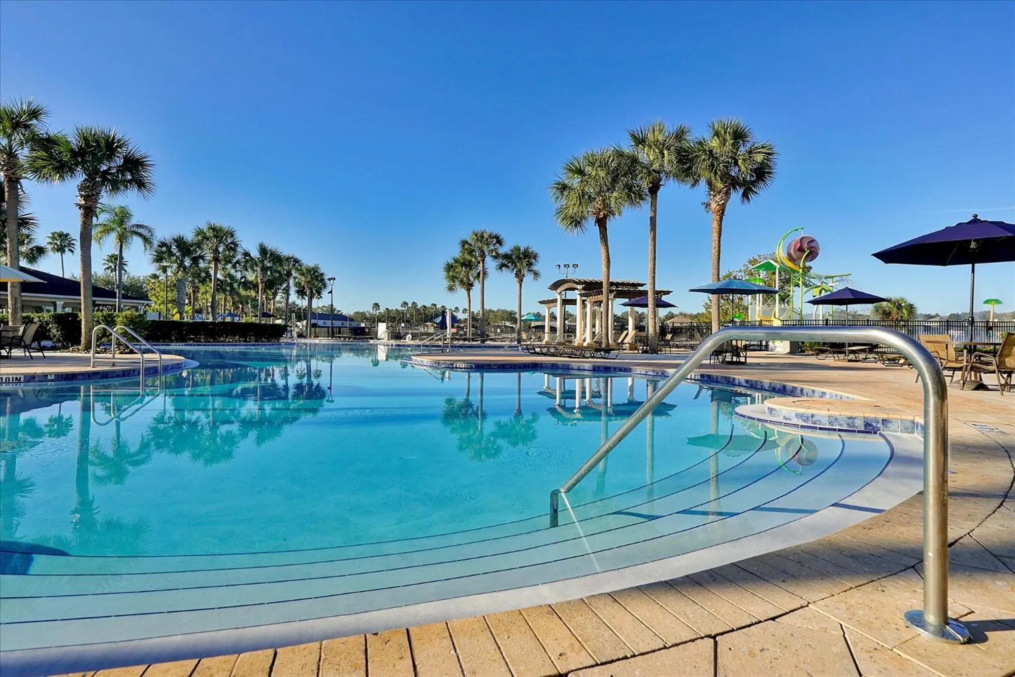 Swimming pool in Flagstone Villa