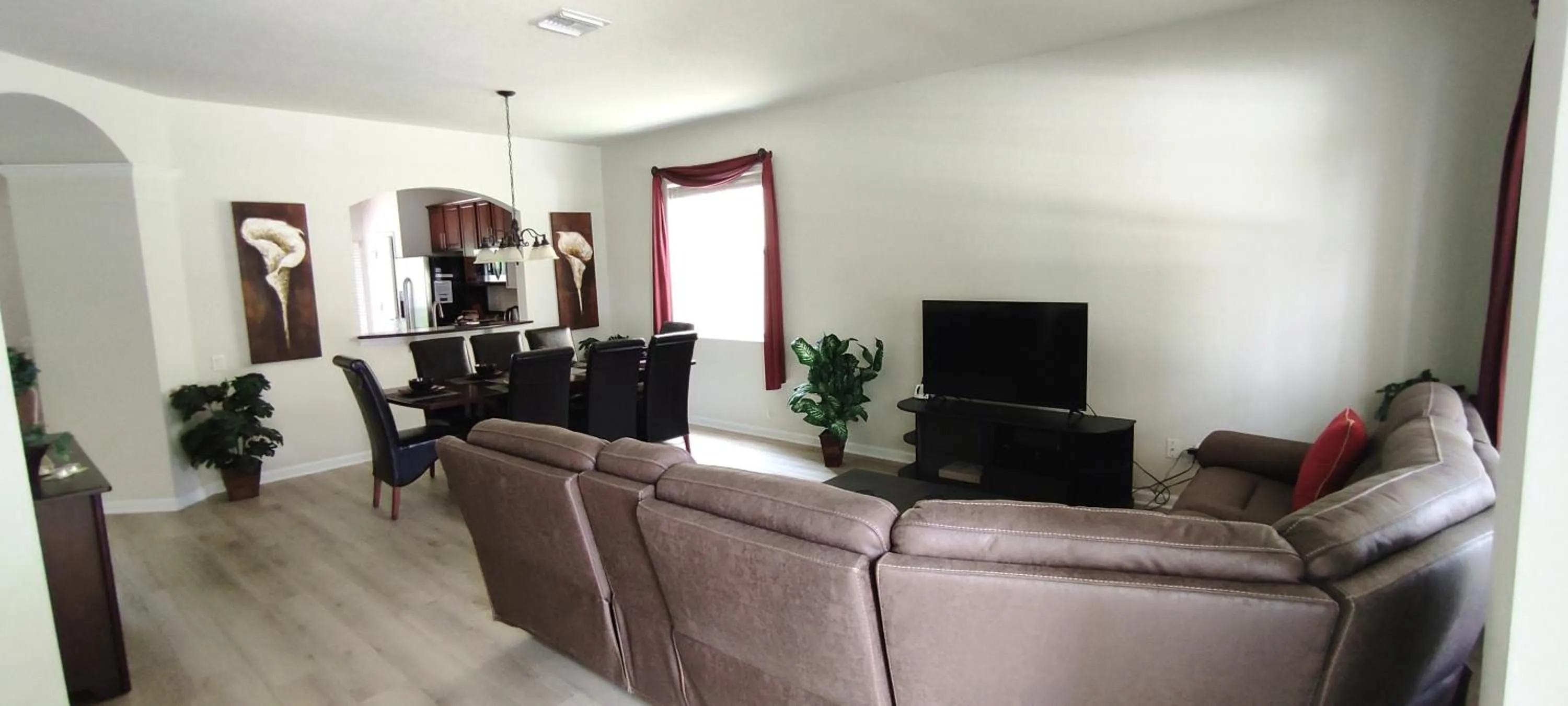 Communal lounge/ TV room in Flagstone Villa