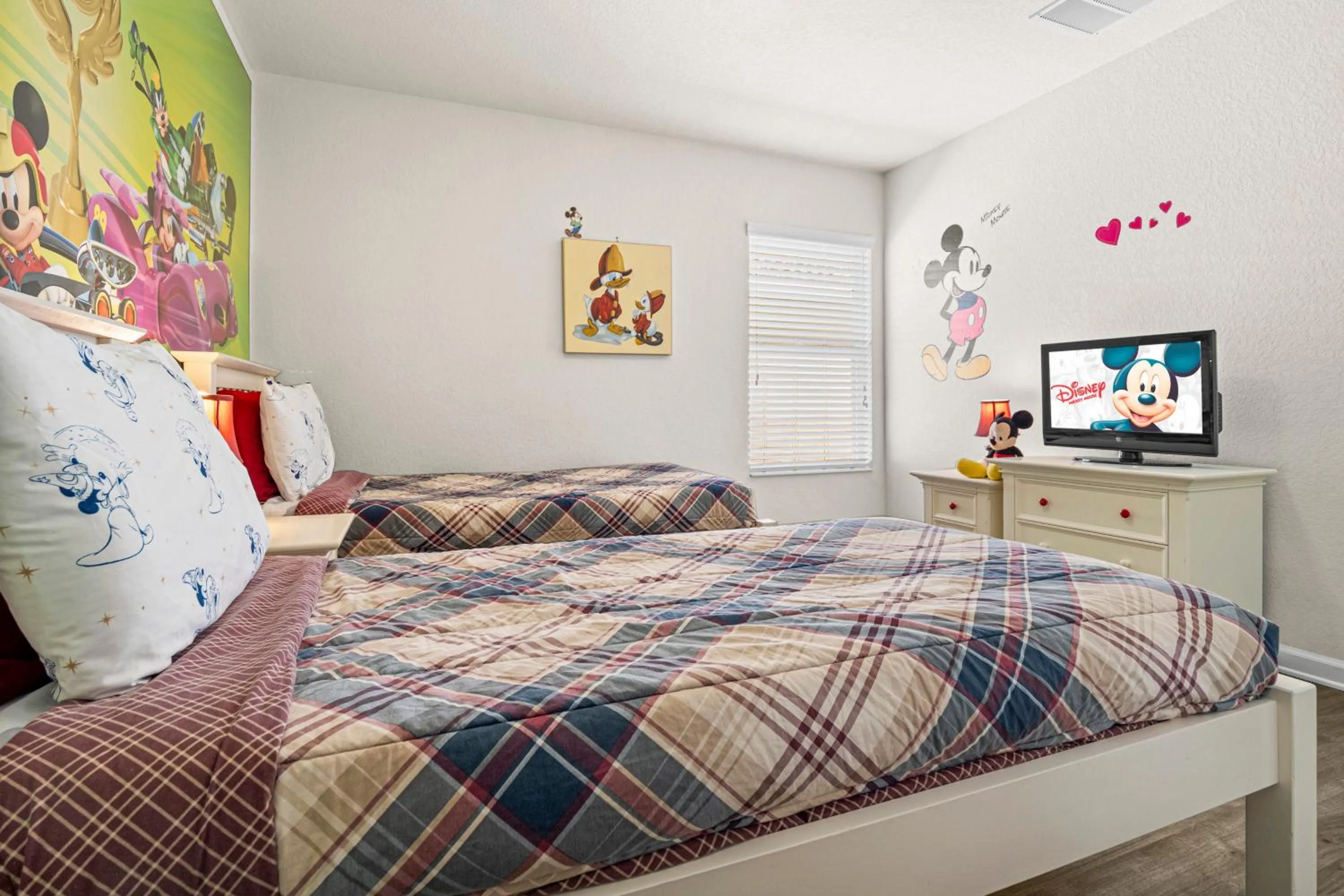 Bedroom, Bed in Flagstone Villa