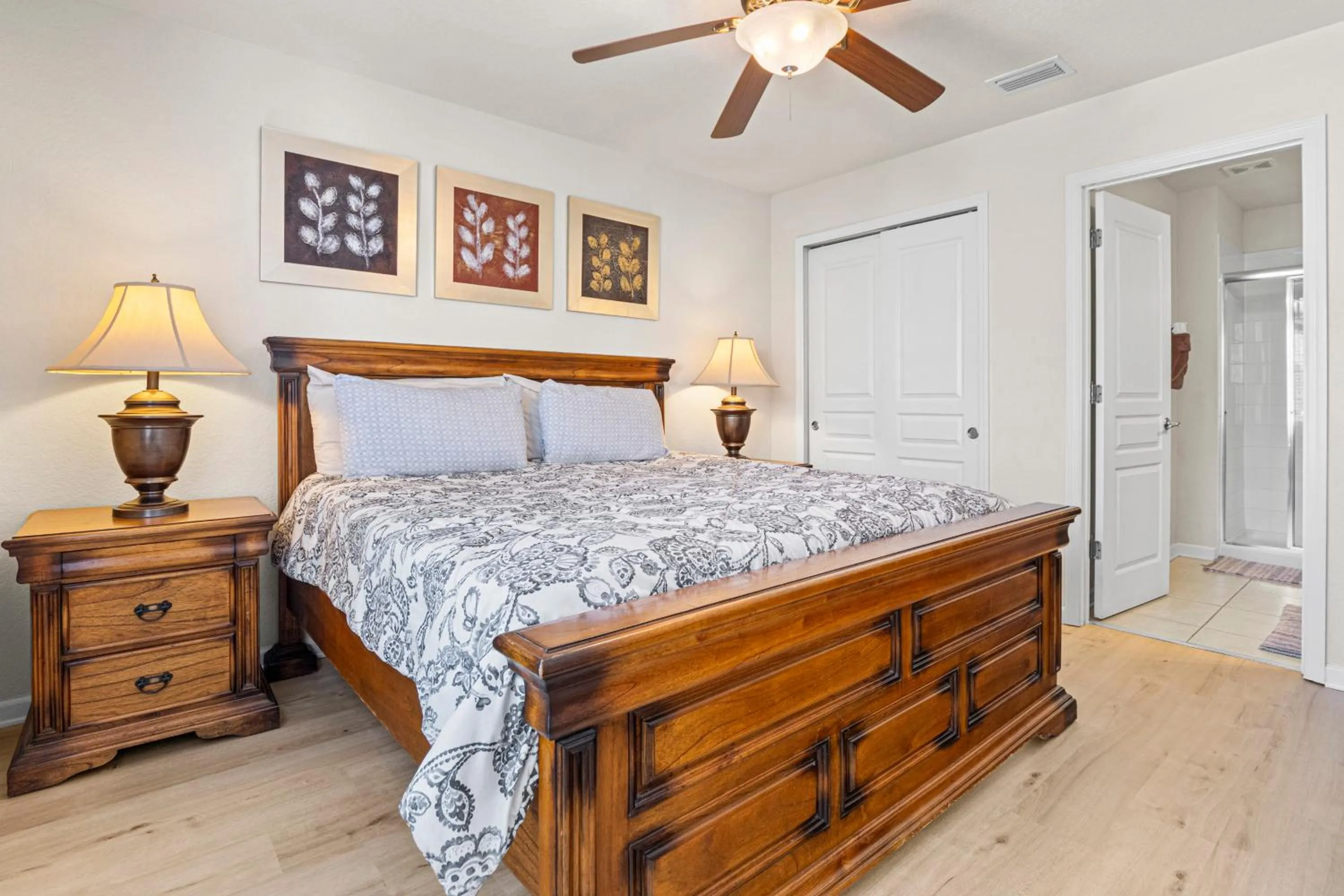 Bedroom, Bed in Flagstone Villa