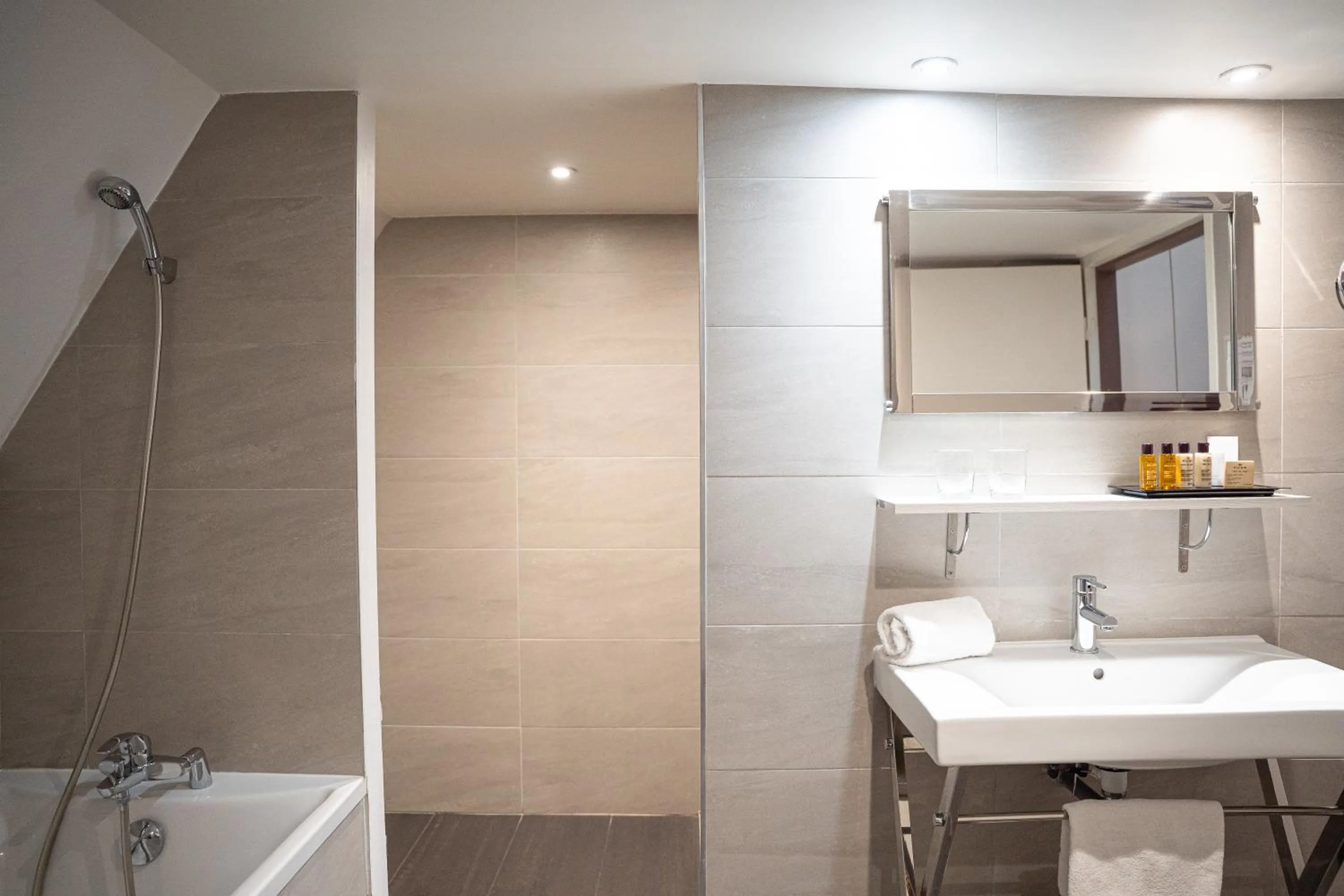 Shower in La Maison des Armateurs