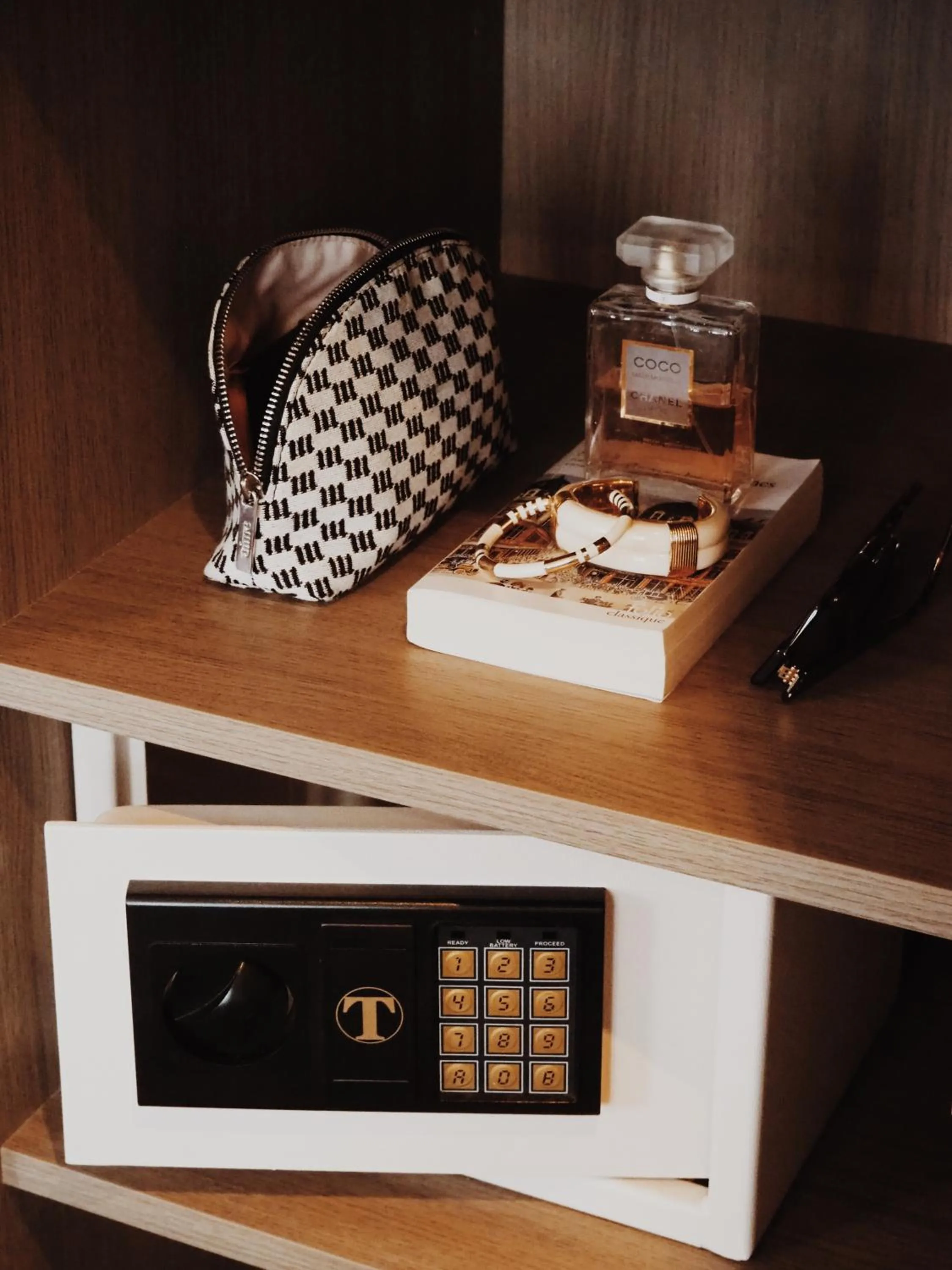 safe in La Maison des Armateurs